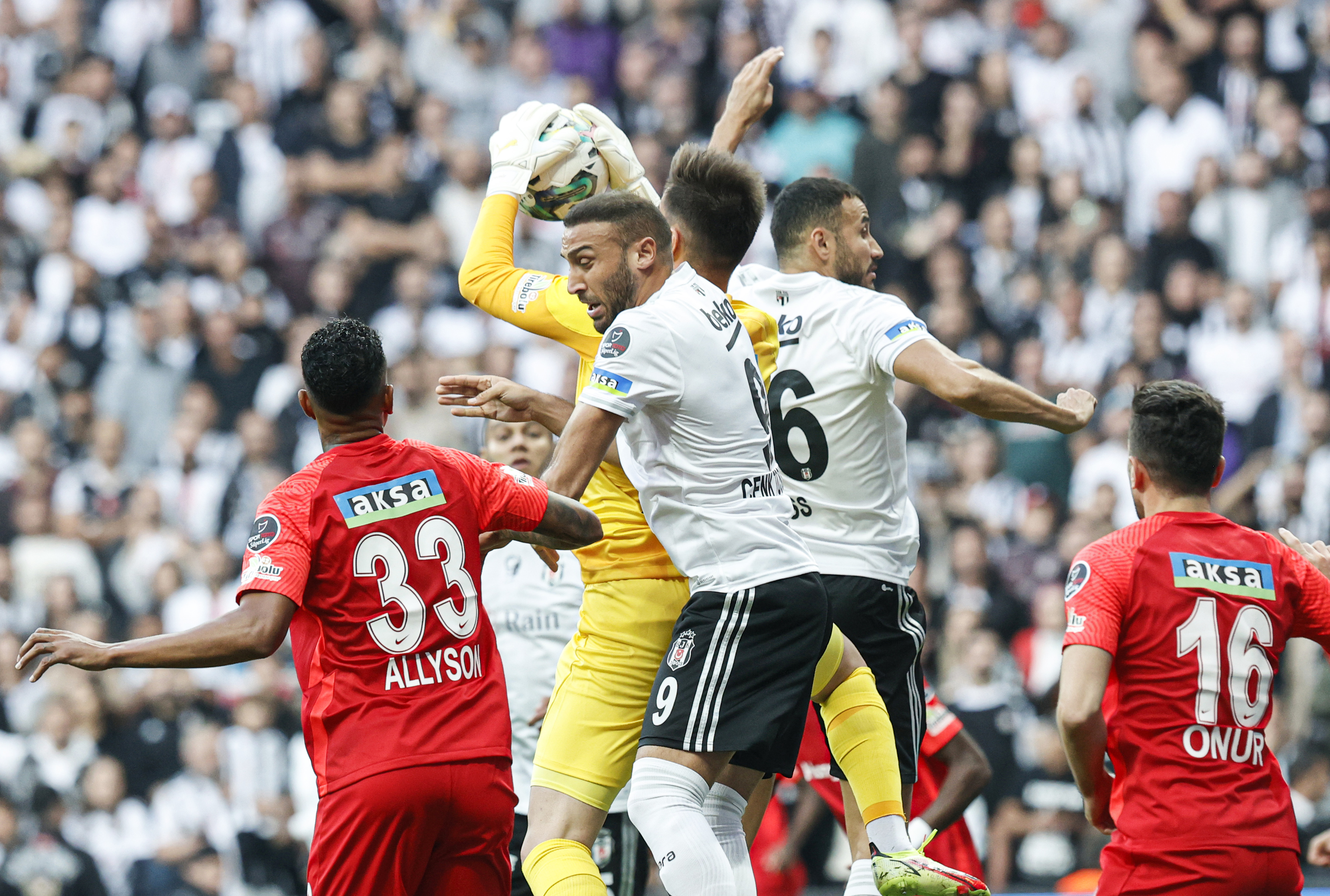 AA-20221030-29301226-29301222-BESIKTAS_HANGIKREDI_UMRANIYESPOR