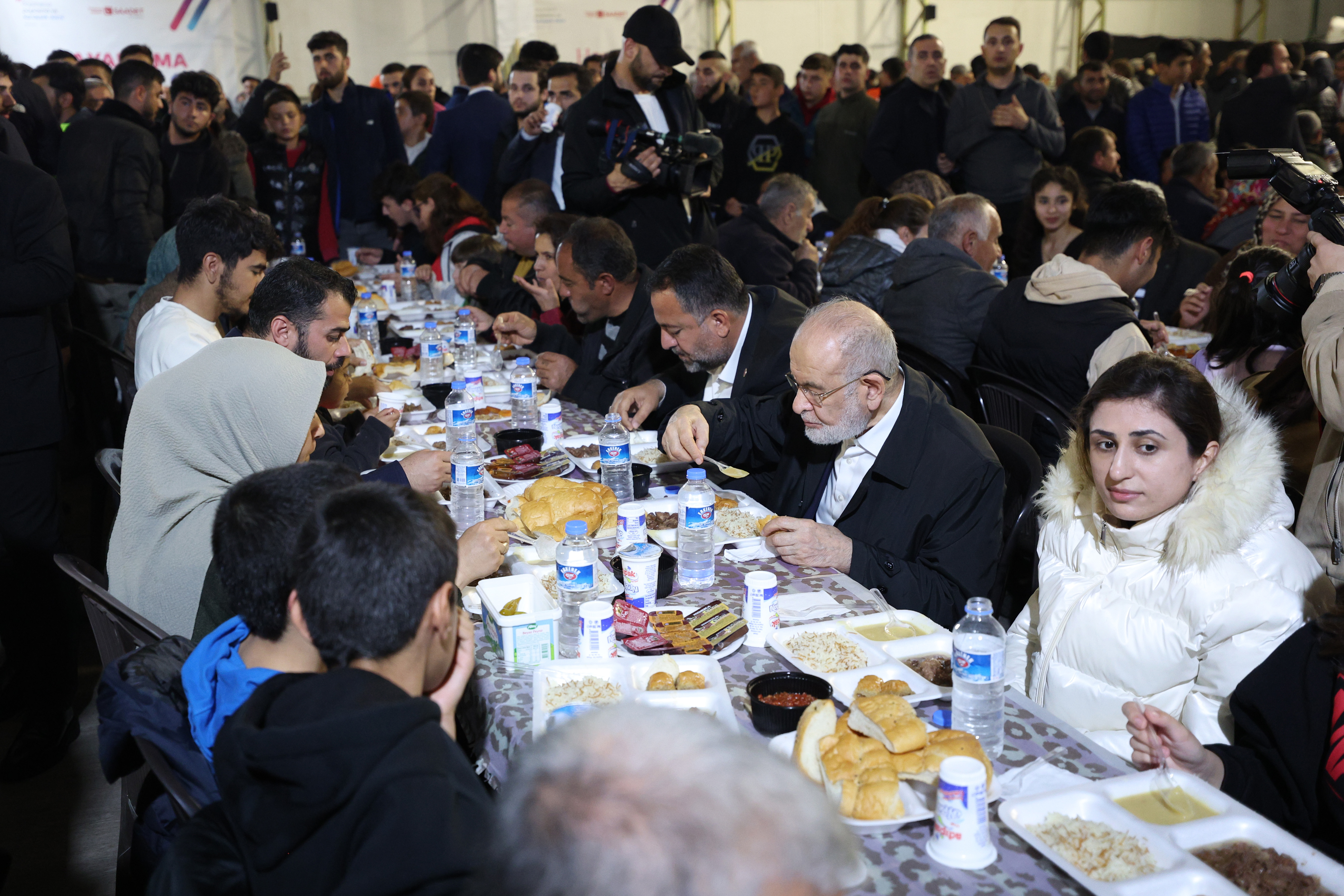 AA-20230412-30832936-30832918-CUMHURBASKANI_ADAYI_KILICDAROGLU_ADIYAMANDA_IFTAR_PROGRAMINA_KATILDI