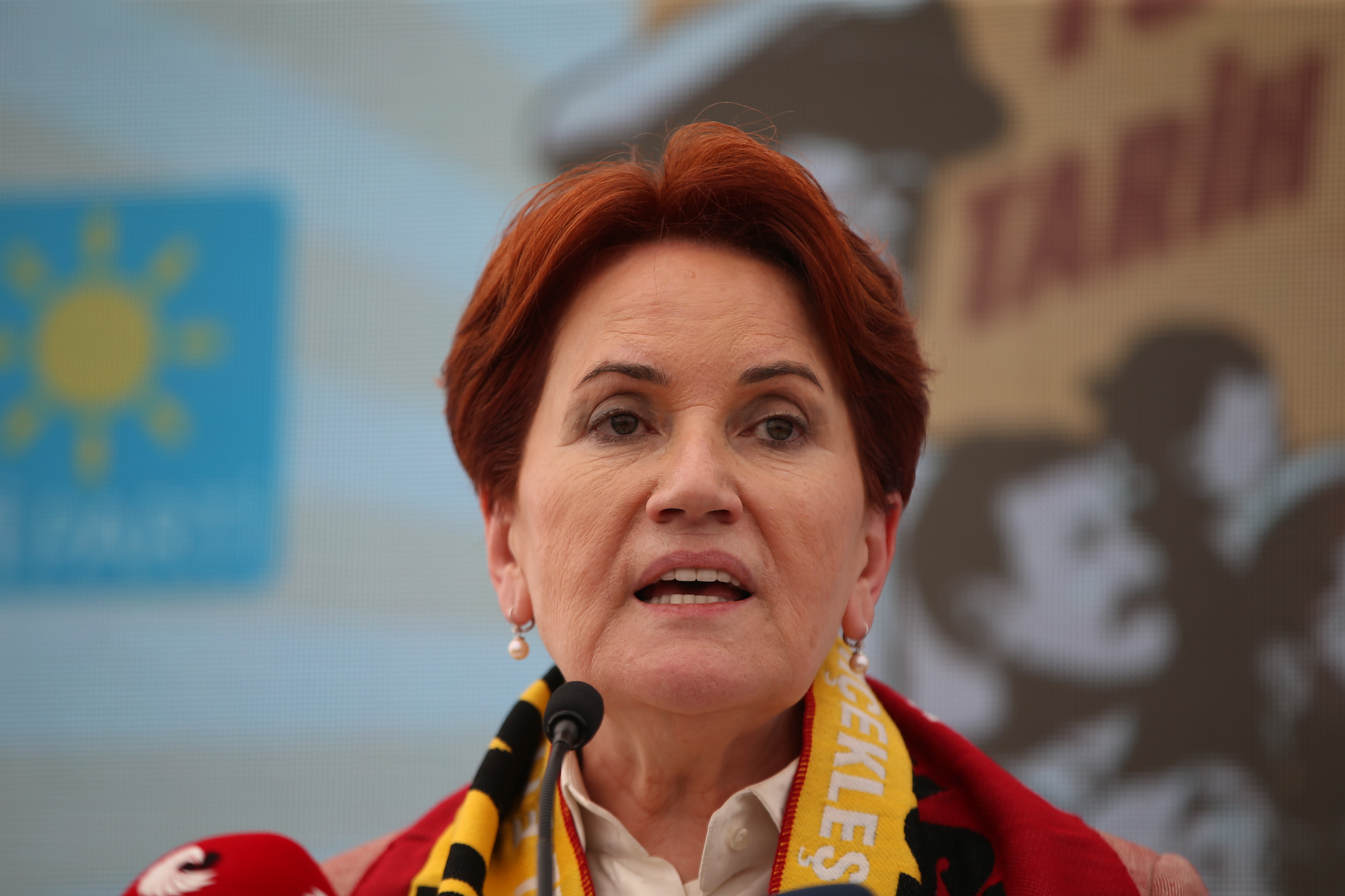 AA-20230421-30918978-30918975-IYI_PARTI_GENEL_BASKANI_MERAL_AKSENER_MALATYADA_DEPREMZEDELERLE_BULUSTU