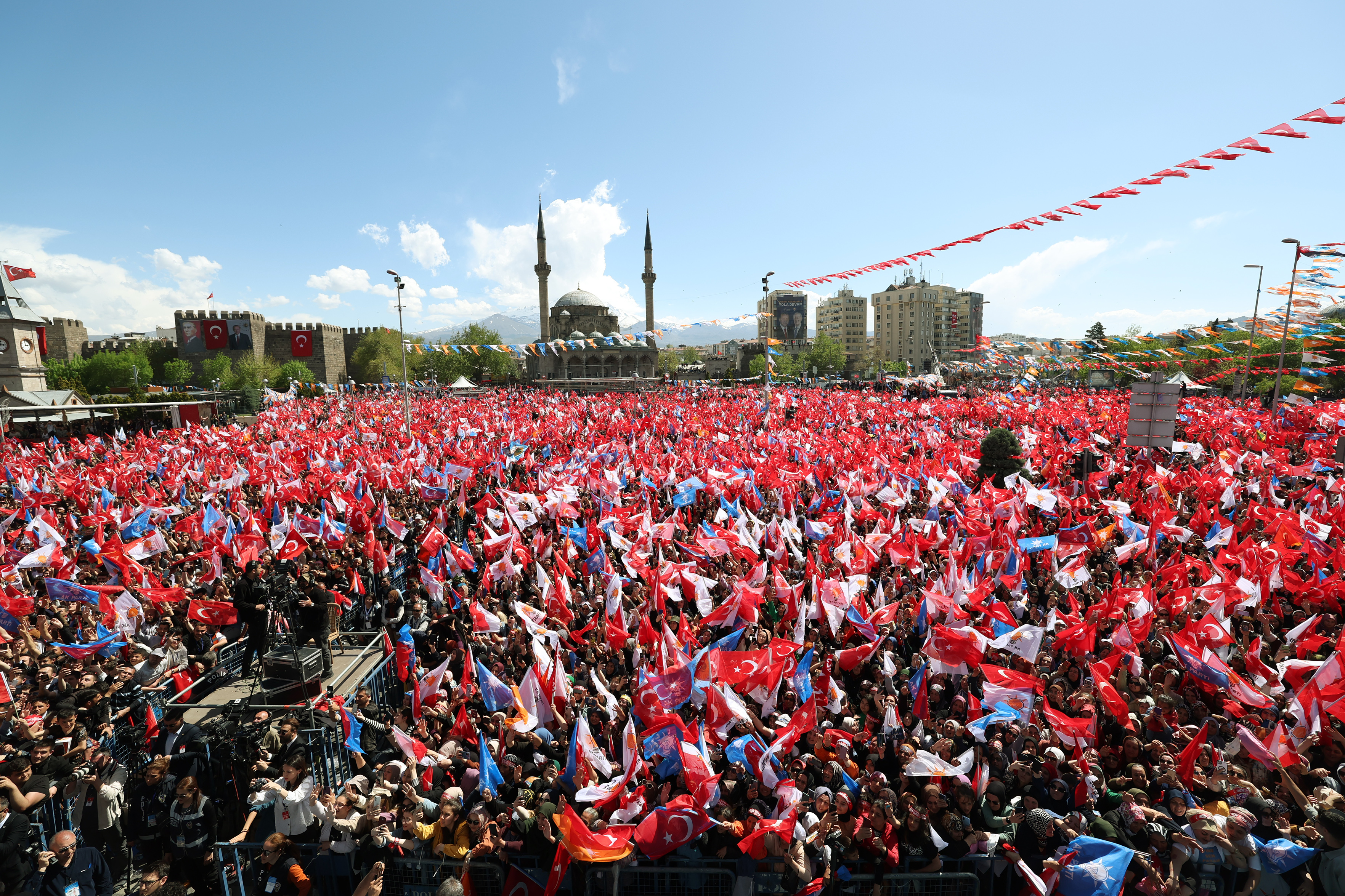 AA-20230506-31062556-31062546-CUMHURBASKANI_VE_AK_PARTI_GENEL_BASKANI_ERDOGAN_PARTISININ_KAYSERI_MITINGINDE_KONUSTU