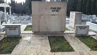 Peyami_Safa's_grave