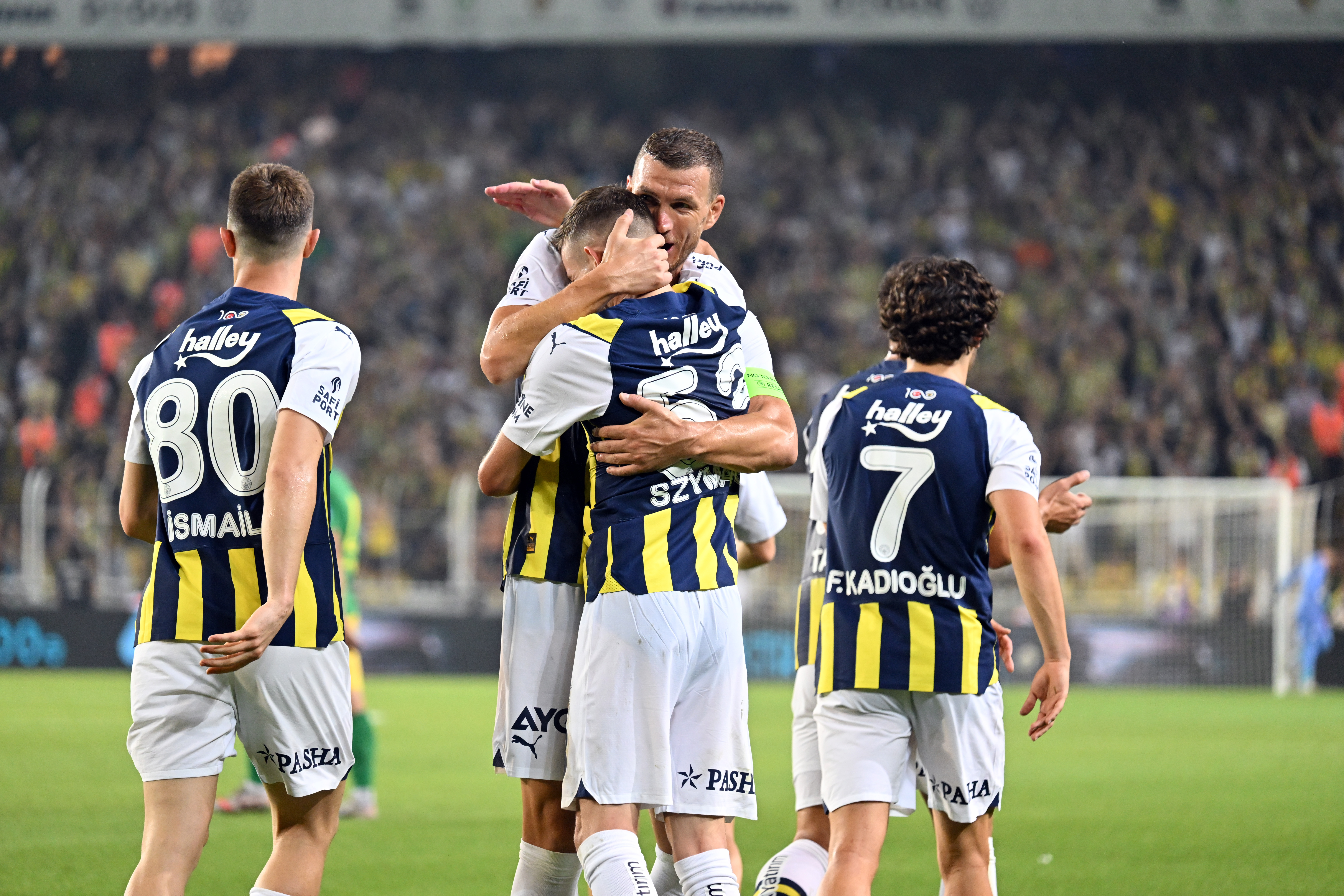 AA-20230726-31775083-31775082-FENERBAHCE_ZIMBRU