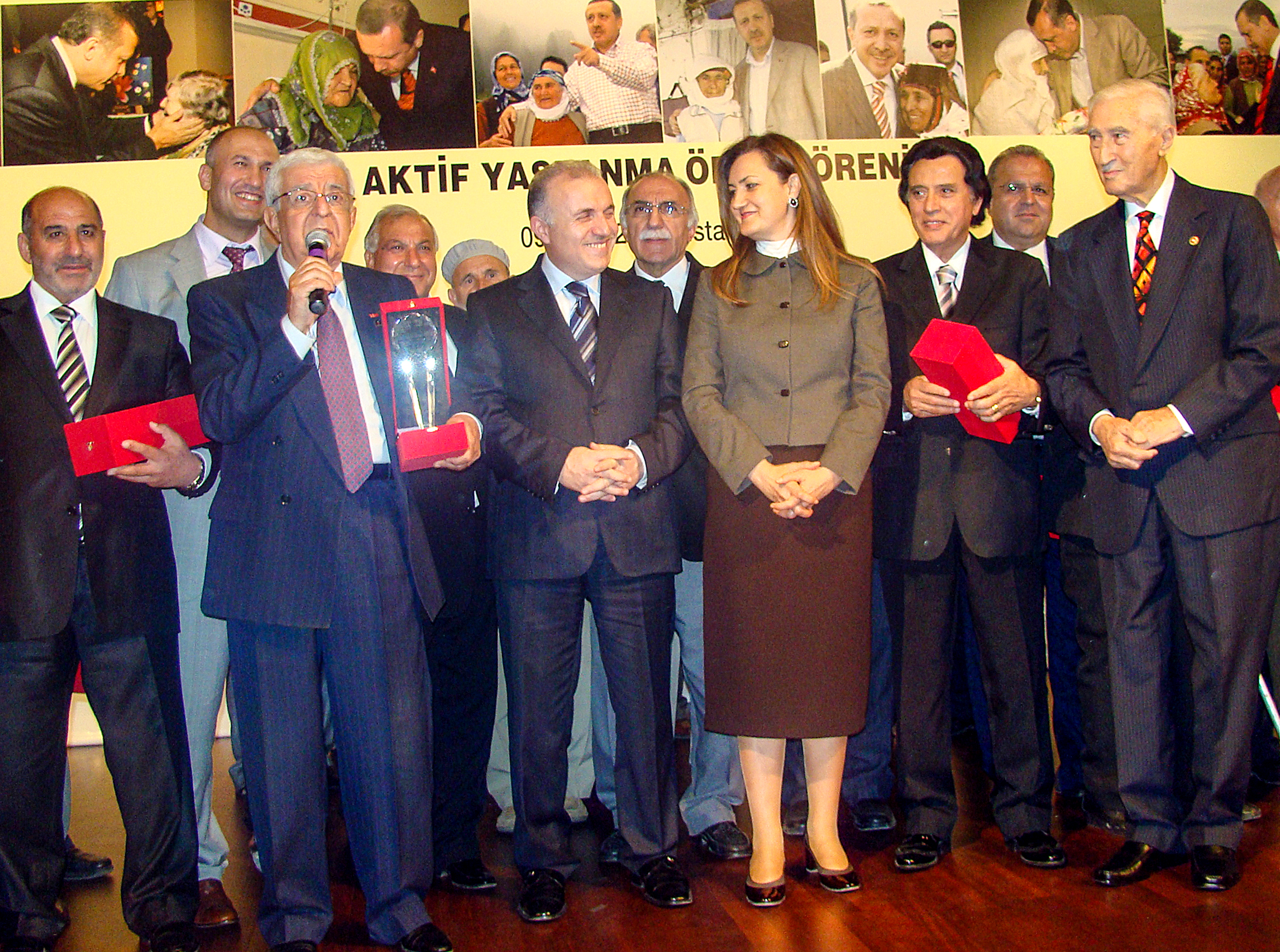 AA-20230804-31845724-31845720-TIYATRO_SINEMA_VE_DIZI_OYUNCUSU_USTUN_ASUTAY_VEFATININ_3_YILINDA_ANILIYOR