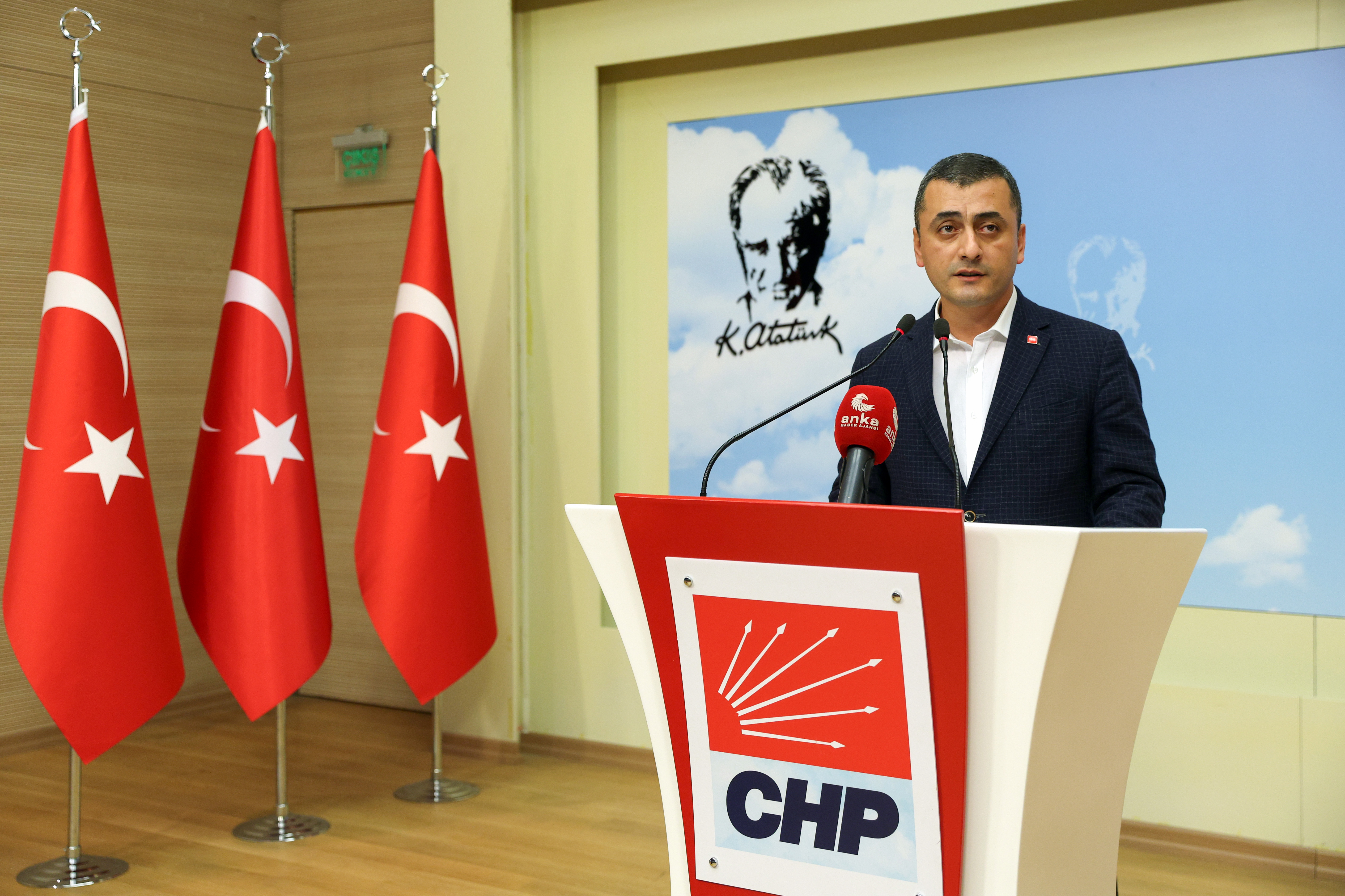 AA-20231011-32374228-32374226-CHP_GENEL_BASKAN_YARDIMCISI_ERDEM_BASIN_TOPLANTISINDA_KONUSTU