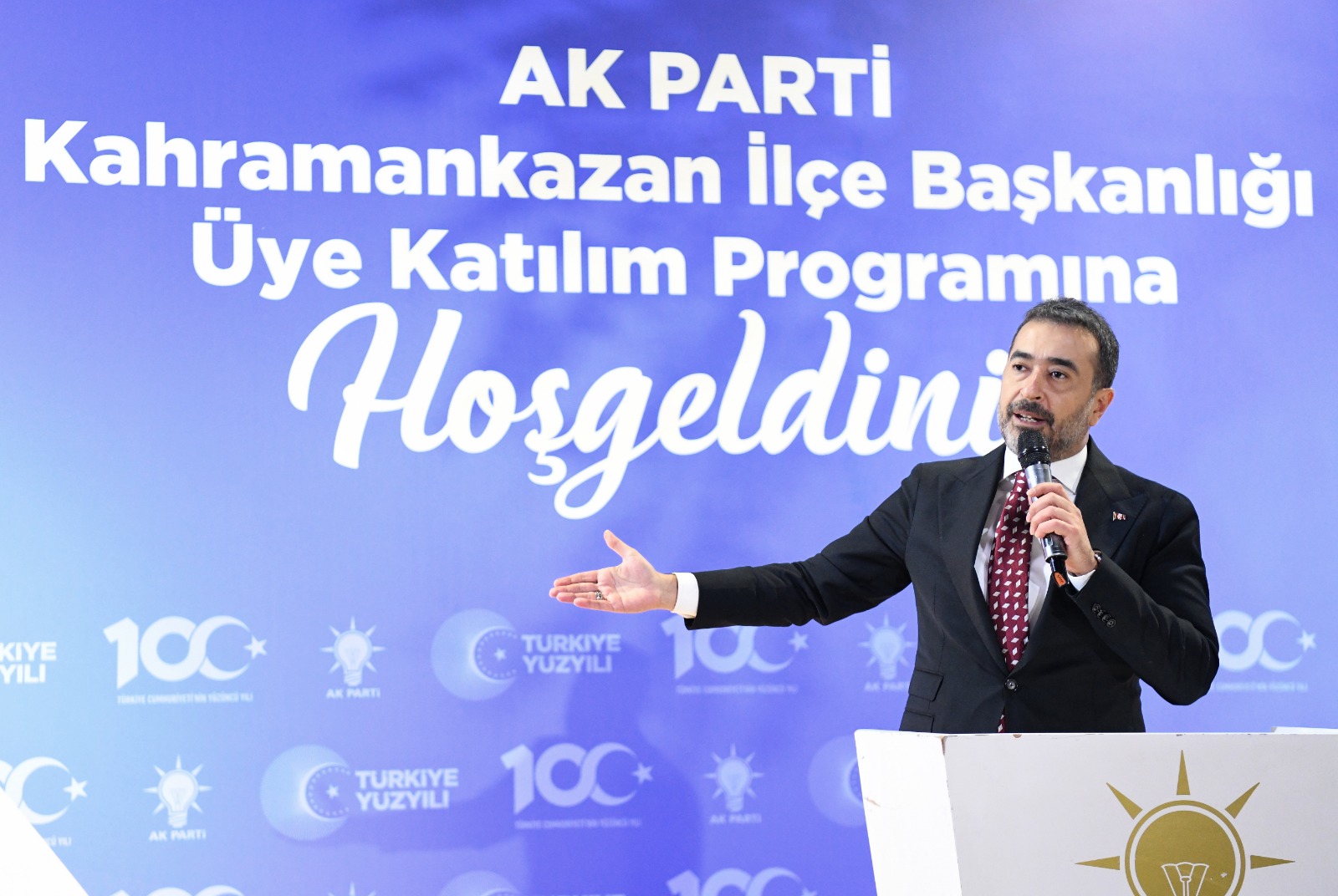 AA-20231013-32394833-32394825-AK_PARTIYE_1500_YENI_UYE_KATILDI