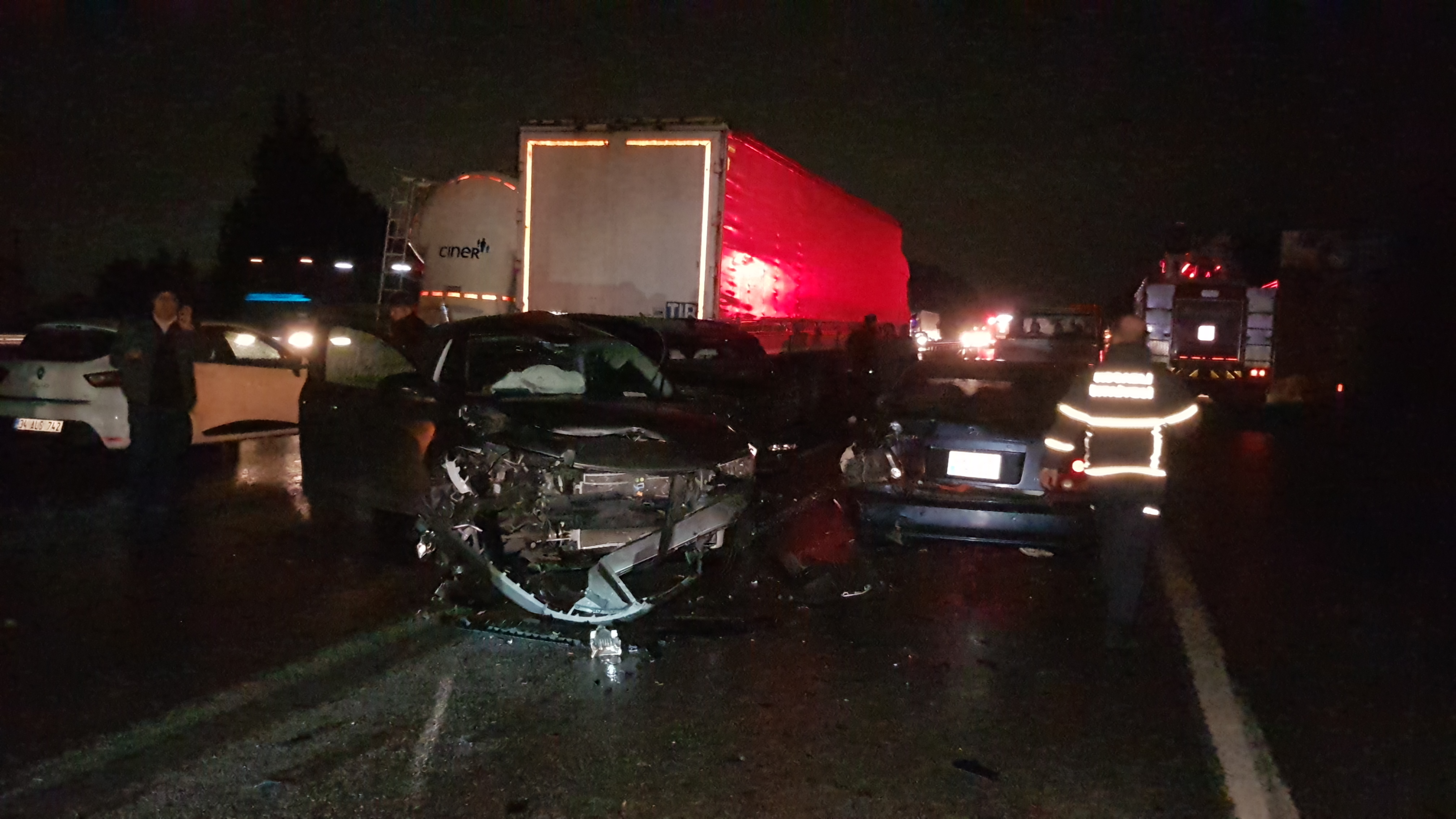 AA-20231016-32424660-32424656-ANADOLU_OTOYOLU_KOCAELI_GECISINDE_MEYDANA_GELEN_ZINCIRLEME_KAZA_TRAFIGI_AKSATTI