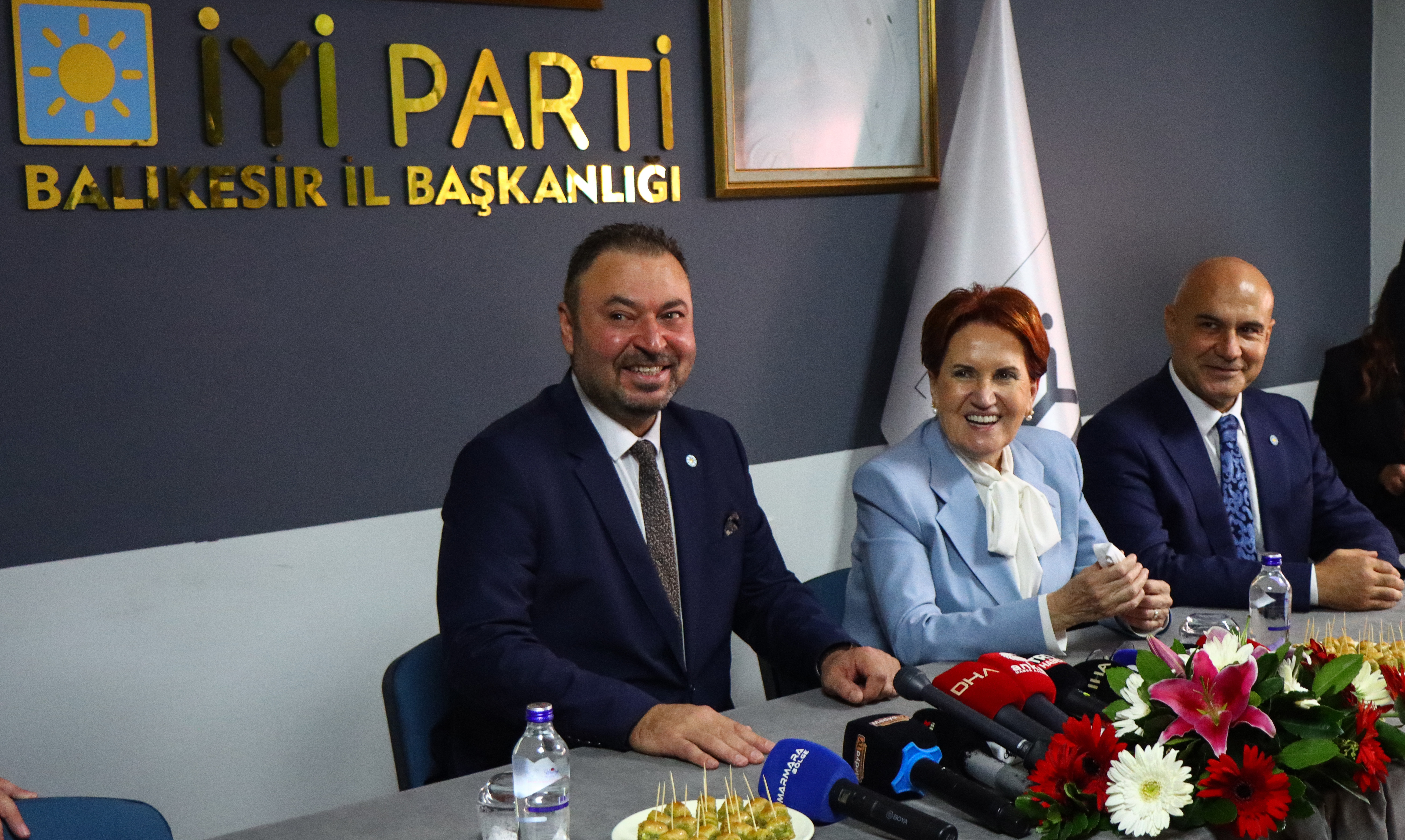 AA-20231026-32524857-32524854-IYI_PARTI_GENEL_BASKANI_AKSENER_BALIKESIRDE