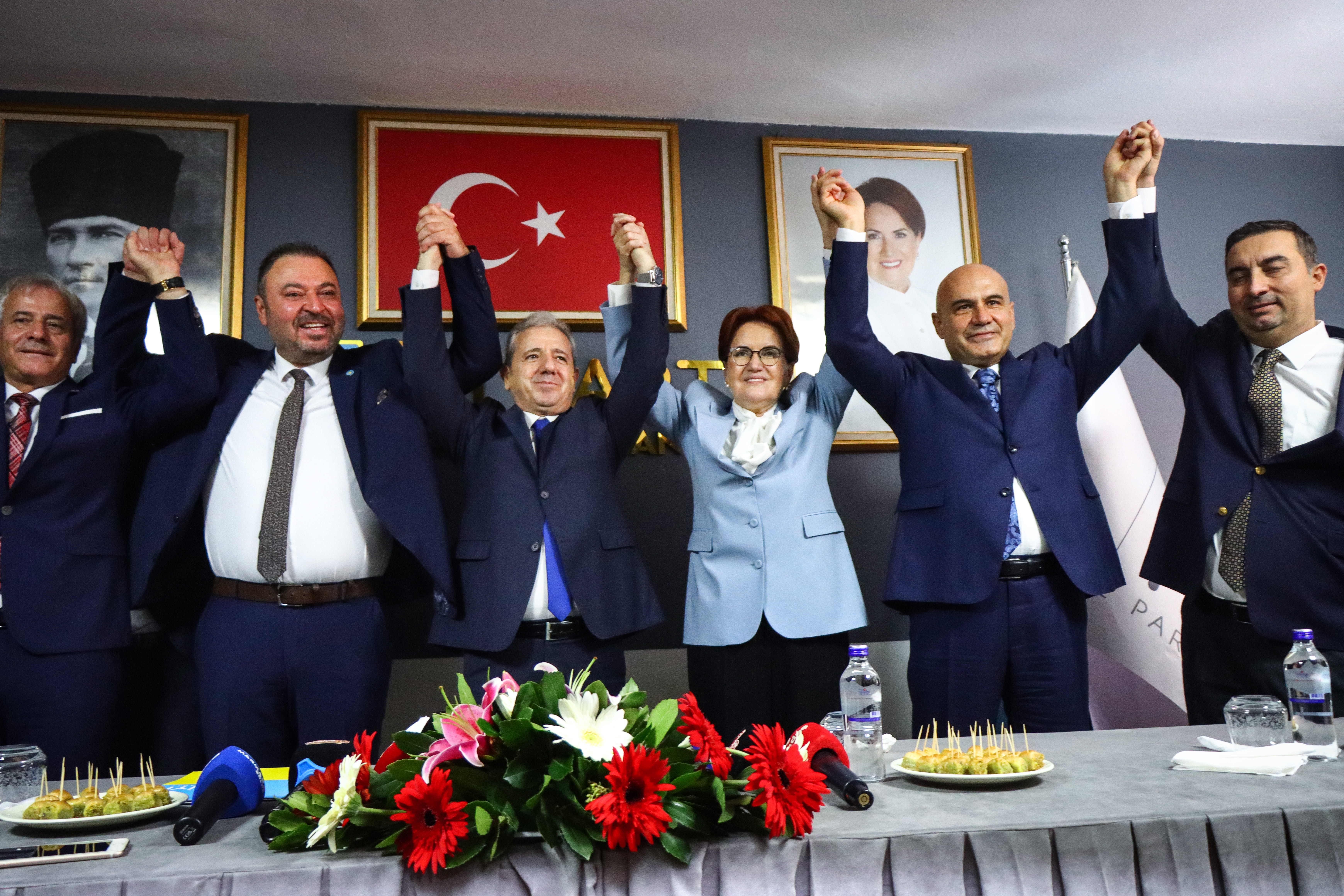 AA-20231026-32524857-32524856-IYI_PARTI_GENEL_BASKANI_AKSENER_BALIKESIRDE