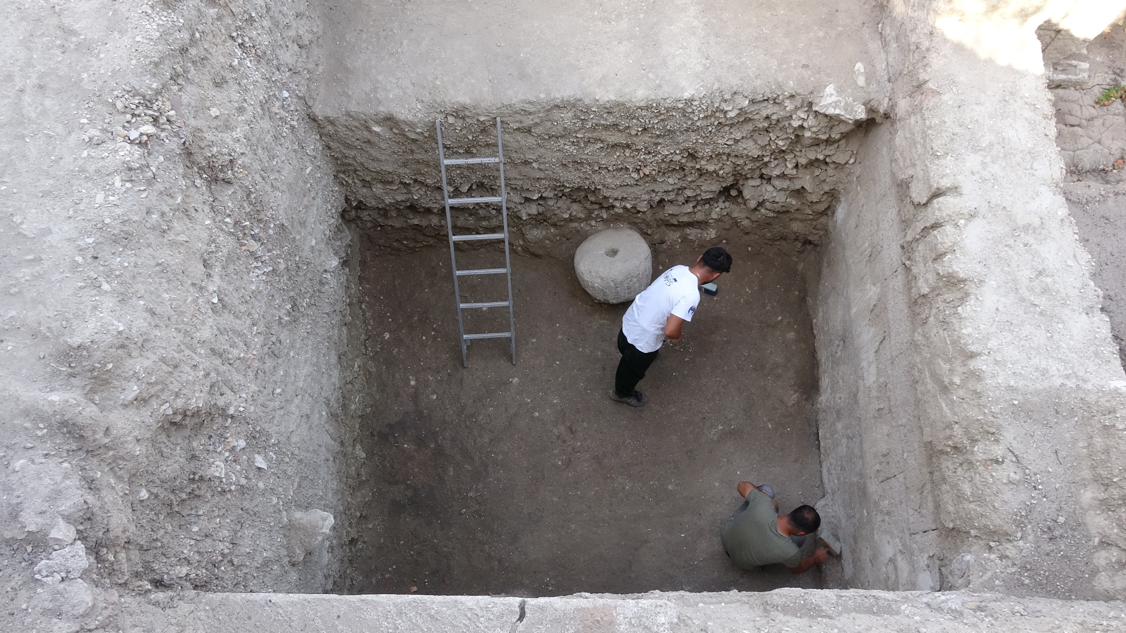 Antik Kentte 2 bin 200 yıllık dükkan bulundu