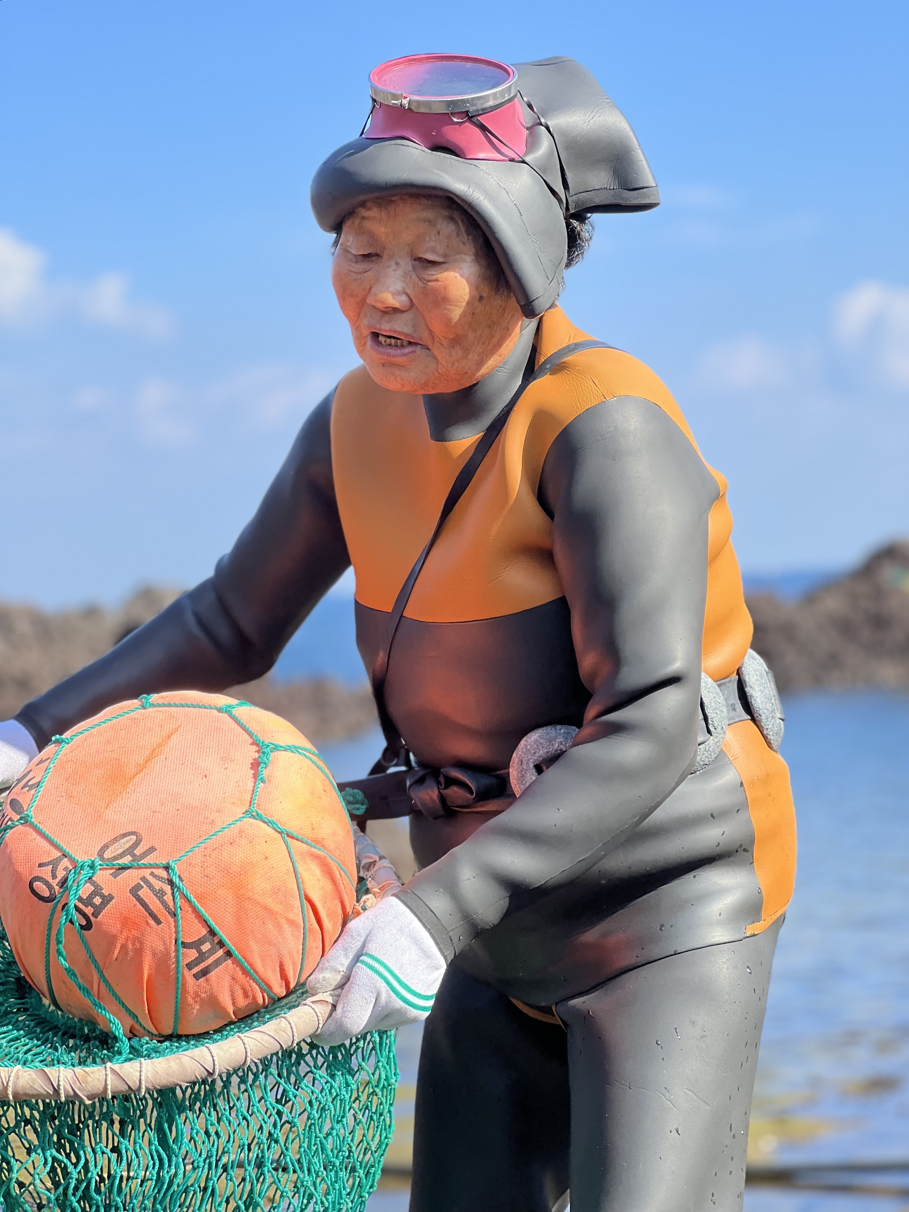 80 yaş üstü 'deniz kadınları' geçimlerini derin sulardan sağlıyor!