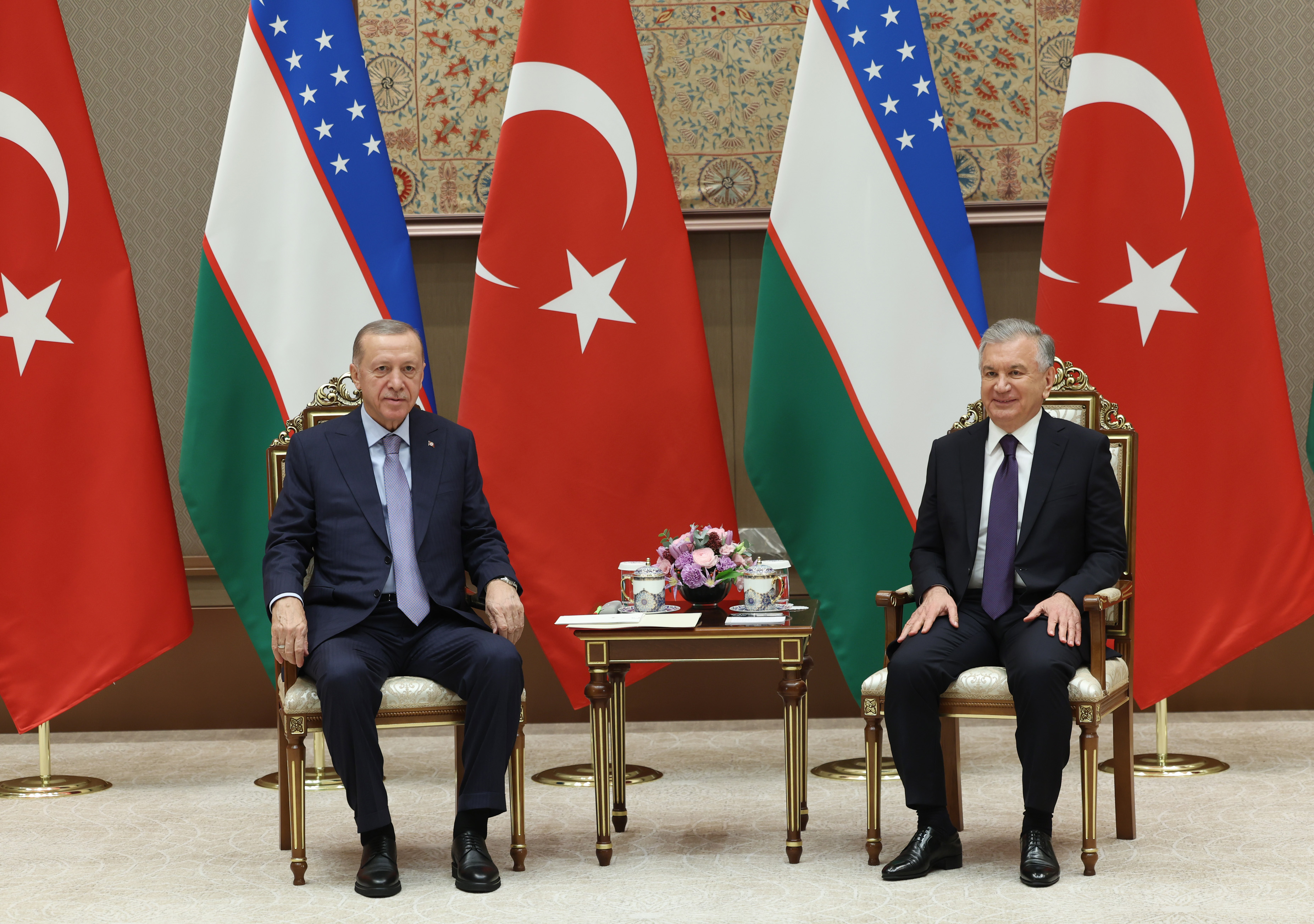 AA-20231108-32741565-32741563-CUMHURBASKANI_ERDOGAN_OZBEKISTAN_CUMHURBASKANI_MIRZIYOYEV_ILE_GORUSTU