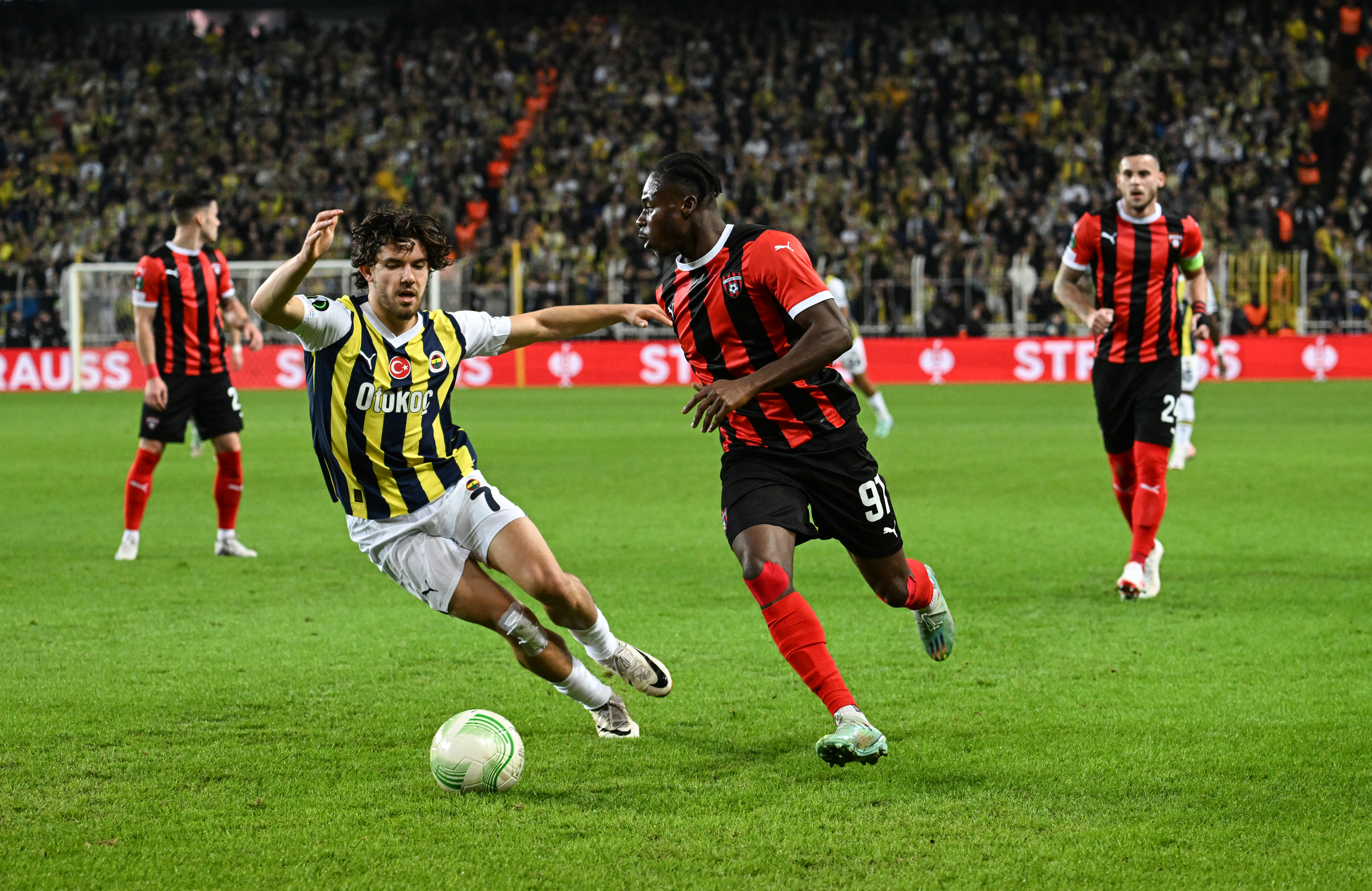 AA-20231214-33185683-33185681-FENERBAHCE_SPARTAK_TRNAVA