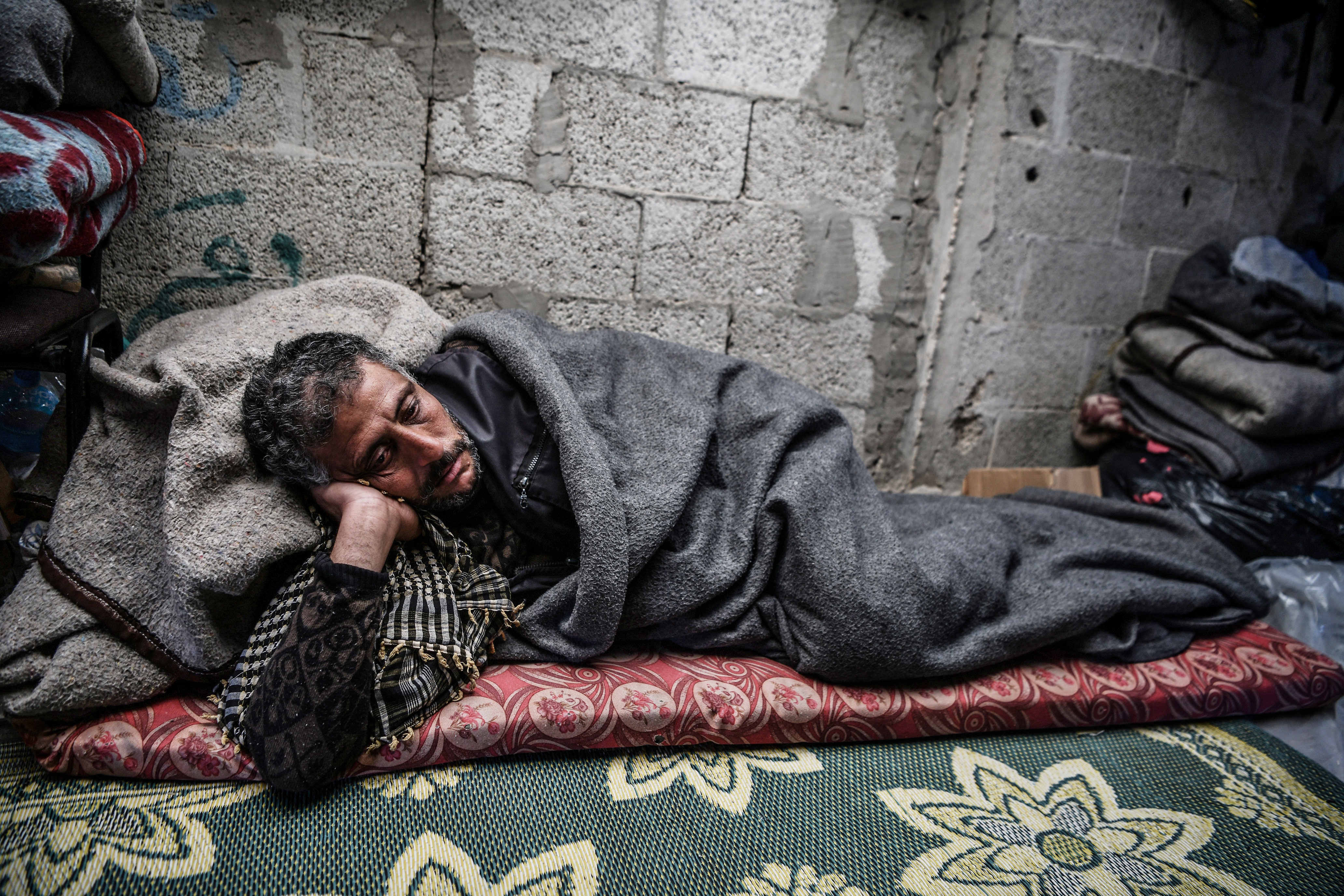 Filistinliler, çadırlarda yaşam mücadelesi veriyor!