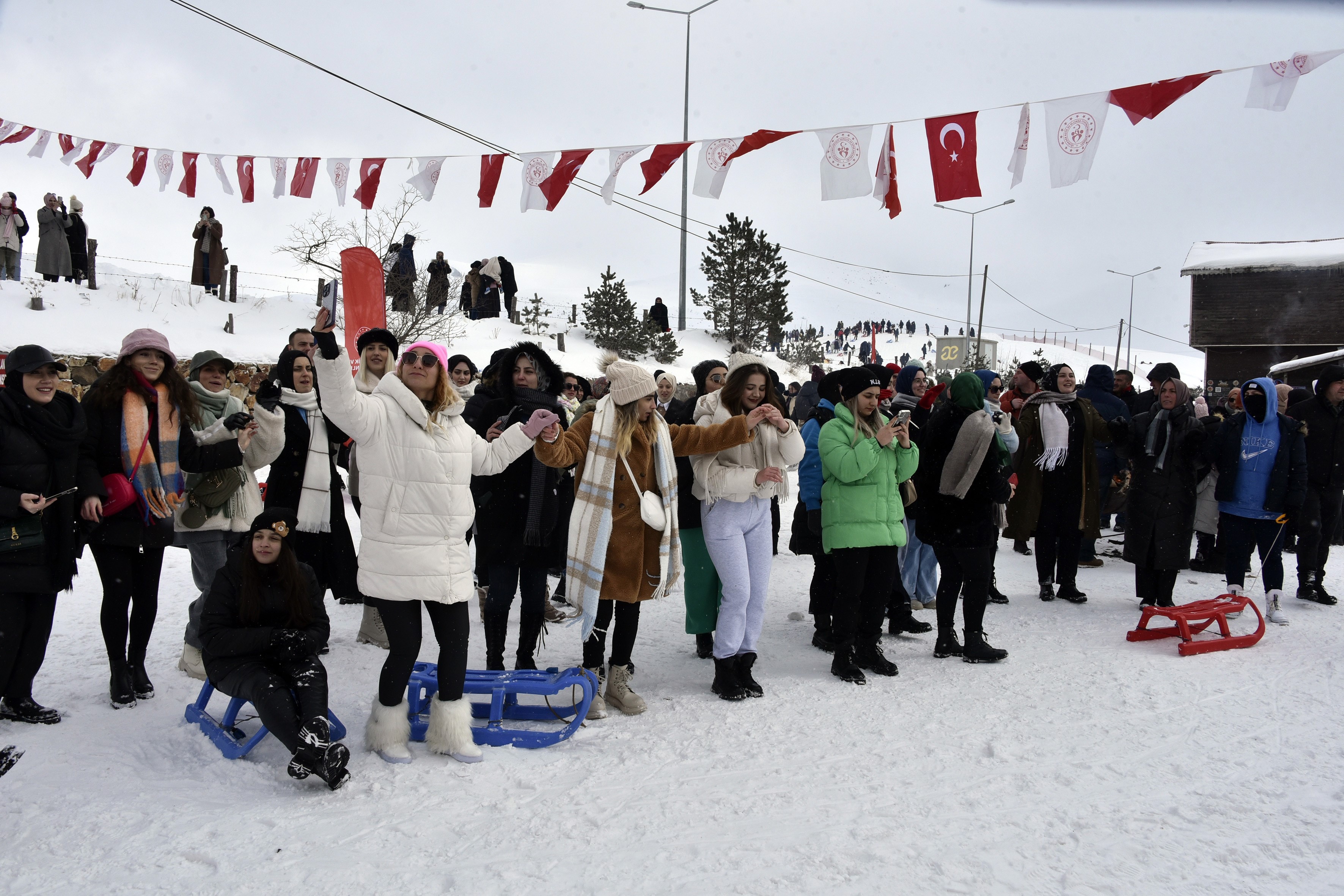Zigana Dağında Kış Gençlik ve Spor Şenliği düzenlendi