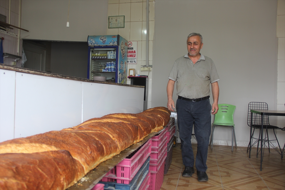 3 metre 80 santimetre uzunluğunda ekmek üretti