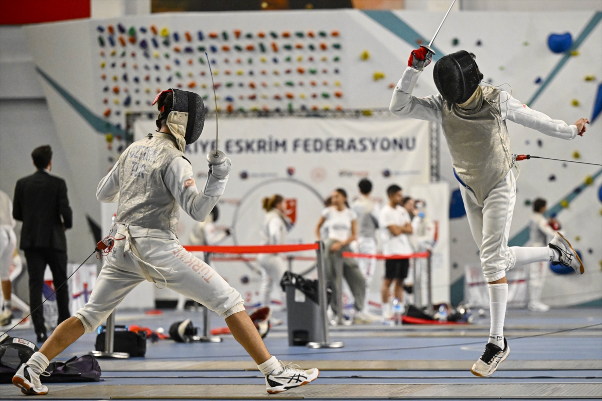 Ankara'da Gençler Flöre ve Büyükler Kılıç Açık Turnuvası