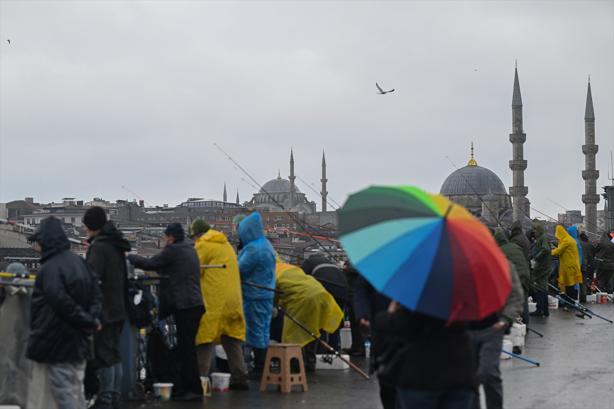 Yağmurlu bir günde İstanbul'da günlük yaşam!