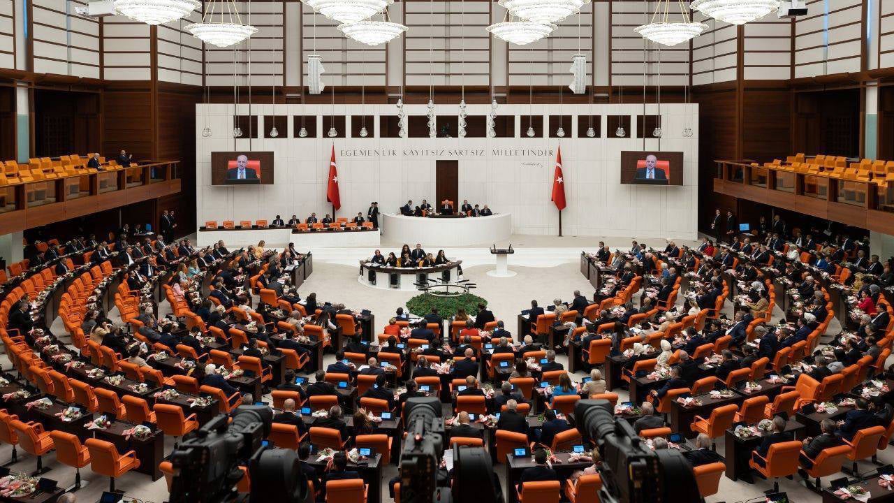 Tbmmde Otel Yanginina Iliskin Meclis Arastirmasi Acilmasina Yonelik Onergeler Gorusulecek