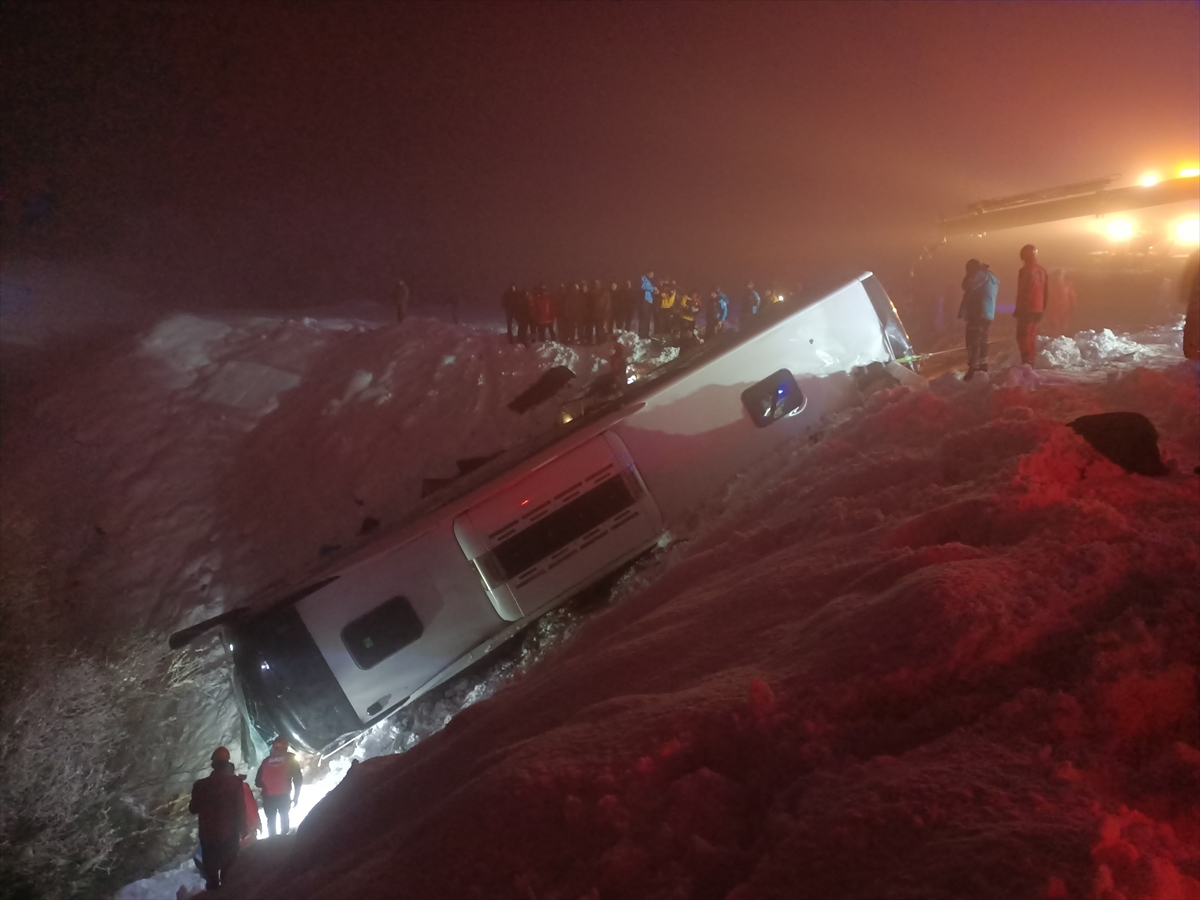 A A 20250213 37047279 37047278 B I N G O L D E Y O L C U O T O B U S U S A R A M P O L E D E V R I L D I