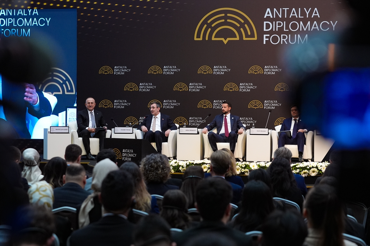 A A 20250411 37600670 37600669 A N T A L Y A D I P L O M A S I F O R U M U 2025