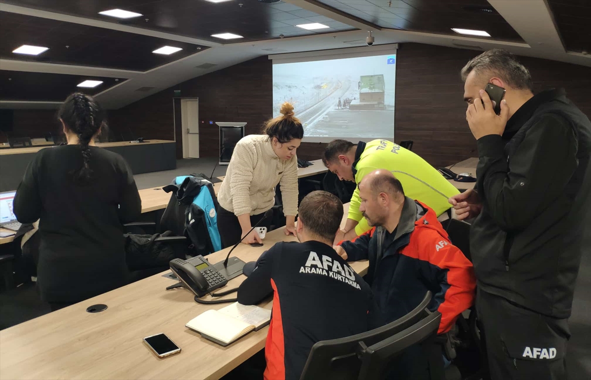 A A 20250412 37608842 37608841 K A Y S E R I D E K A R V E T I P I N E D E N I Y L E Y O L L A R D A M A H S U R K A L A N 385 K I S I T E S I S L E R D E M I S A F I R E D I L I Y O R