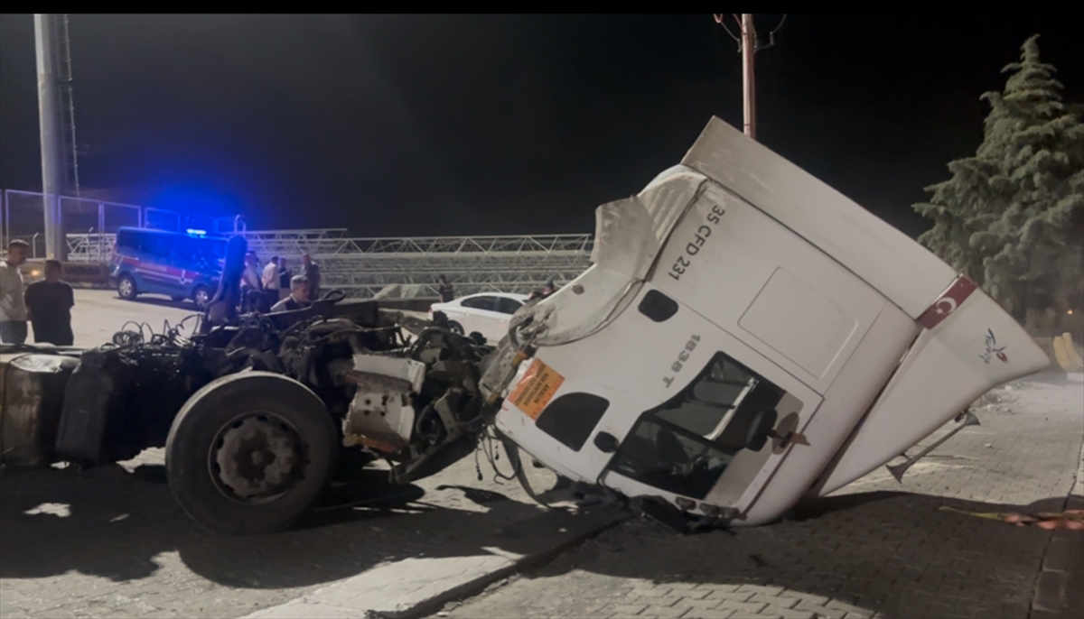 A A 20250515 37969347 37969346 I Z M I R D E B A R I Y E R E C A R P A N T I R D A K I 2 K I S I Y A R A L A N D I