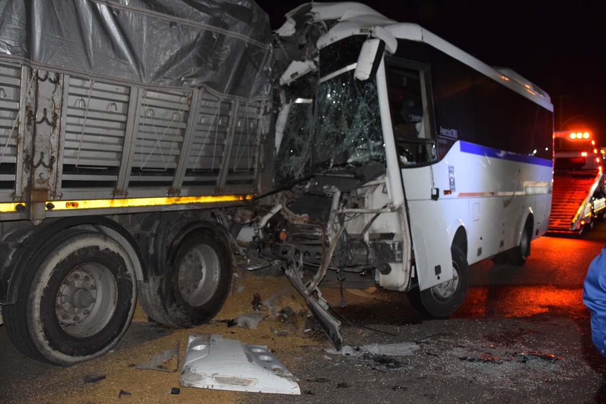 A A 20250613 38273161 38273160 M A N I S A D A I S C I S E R V I S I N I N P A R K H A L I N D E K I T I R A C A R P T I G I K A Z A D A 20 K I S I Y A R A L A N D I