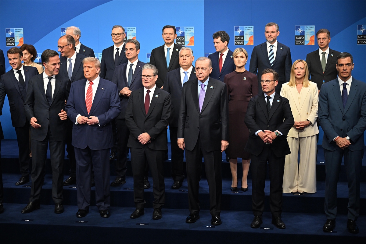 Aa 20250625 38381651 38381644 Cumhurbaskani Erdogan Nato Liderler Zirvesinde Aile Fotografi Cekimine Katildi (1)