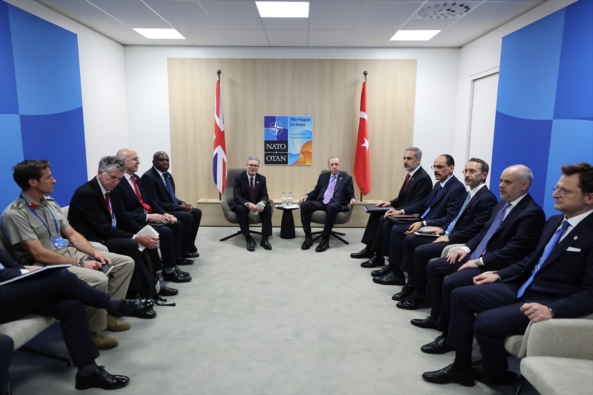 Aa 20250625 38383519 38383517 Cumhurbaskani Erdogan Ingiltere Basbakani Starmer Ile Gorustu (1)