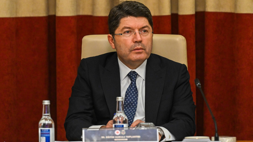 Adalet Bakani Yilmaz Tunc Gazetecilik Faaliyeti Ile Kimse Gozaltina Alinamaz Uvw3