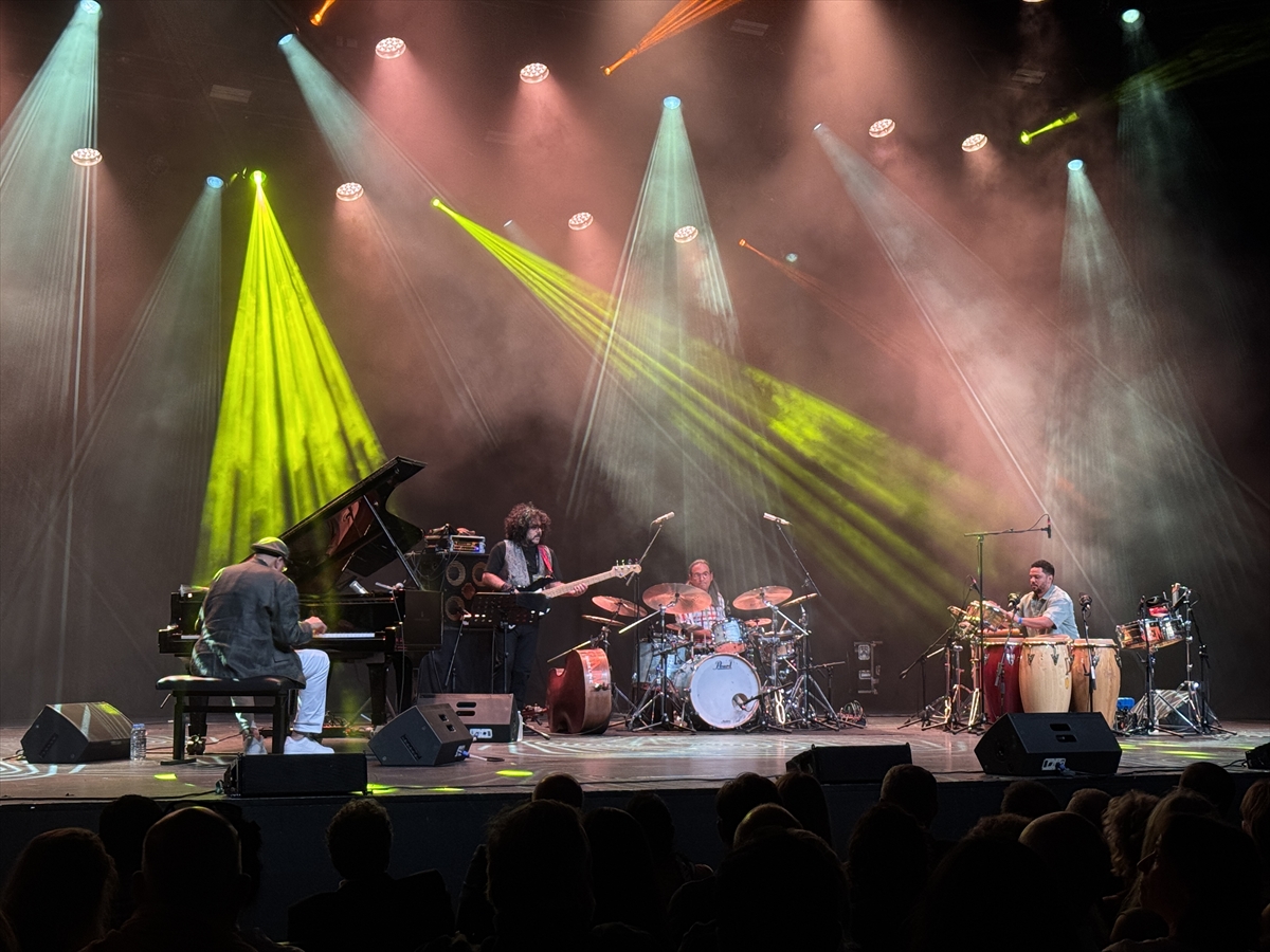 A A 20250702 38444609 38444605 32 I S T A N B U L C A Z F E S T I V A L I C H U C H O V A L D E S R O Y A L Q U A R T E T K O N S E R I Y L E B A S L A D I