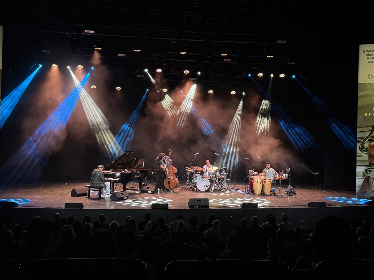 A A 20250702 38444609 38444606 32 I S T A N B U L C A Z F E S T I V A L I C H U C H O V A L D E S R O Y A L Q U A R T E T K O N S E R I Y L E B A S L A D I