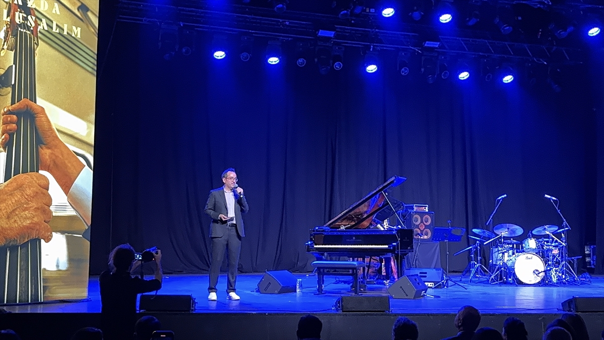 A A 20250702 38444609 38444608 32 I S T A N B U L C A Z F E S T I V A L I C H U C H O V A L D E S R O Y A L Q U A R T E T K O N S E R I Y L E B A S L A D I