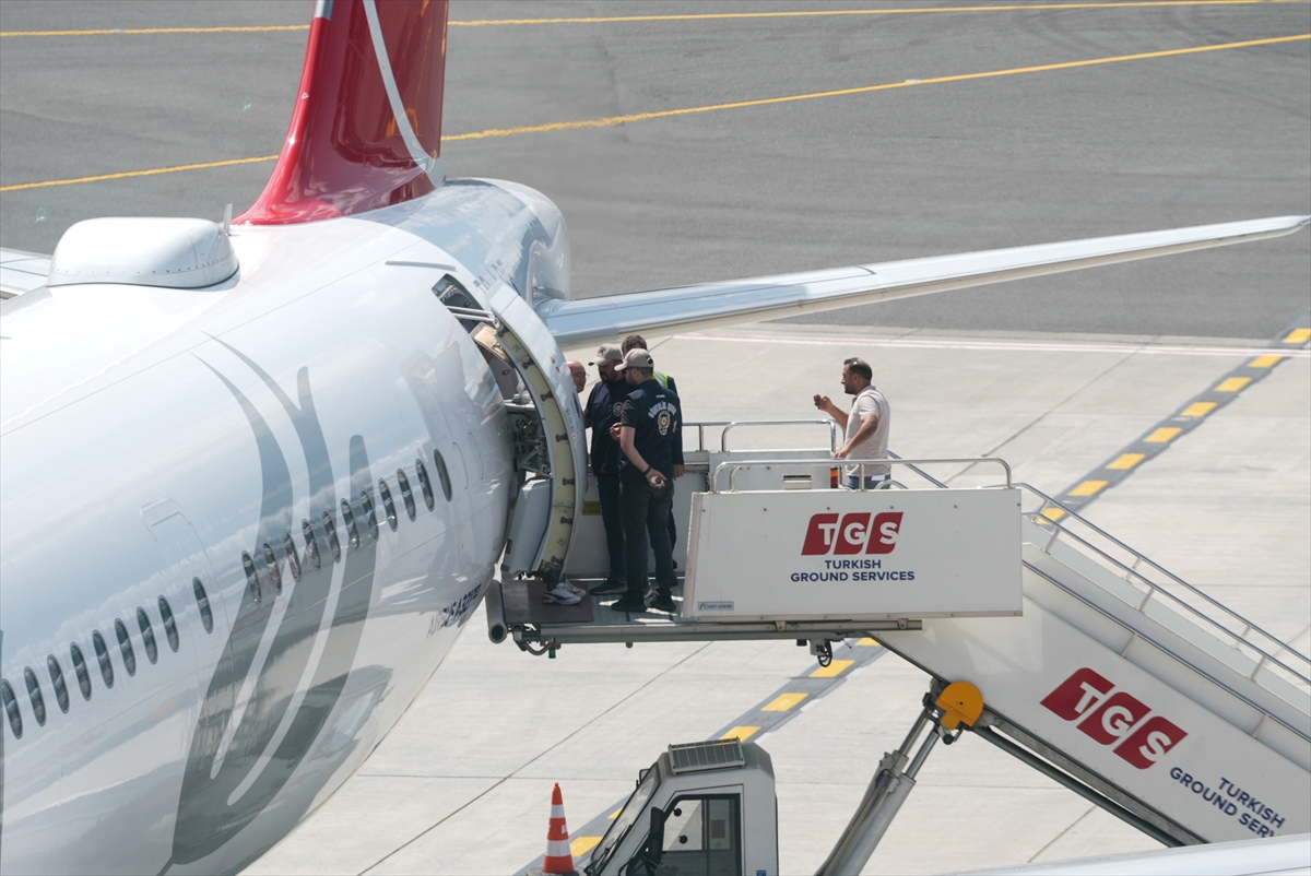 A A 20250711 38535354 38535352 H A Z R E T I M U H A M M E D I N K A R I K A T U R C I Z I M I N I Y A Y I M L A Y A N D E R G I N I N Y A Z I I S L E R I M U D U R U G O Z A L T I N A A L I N D I