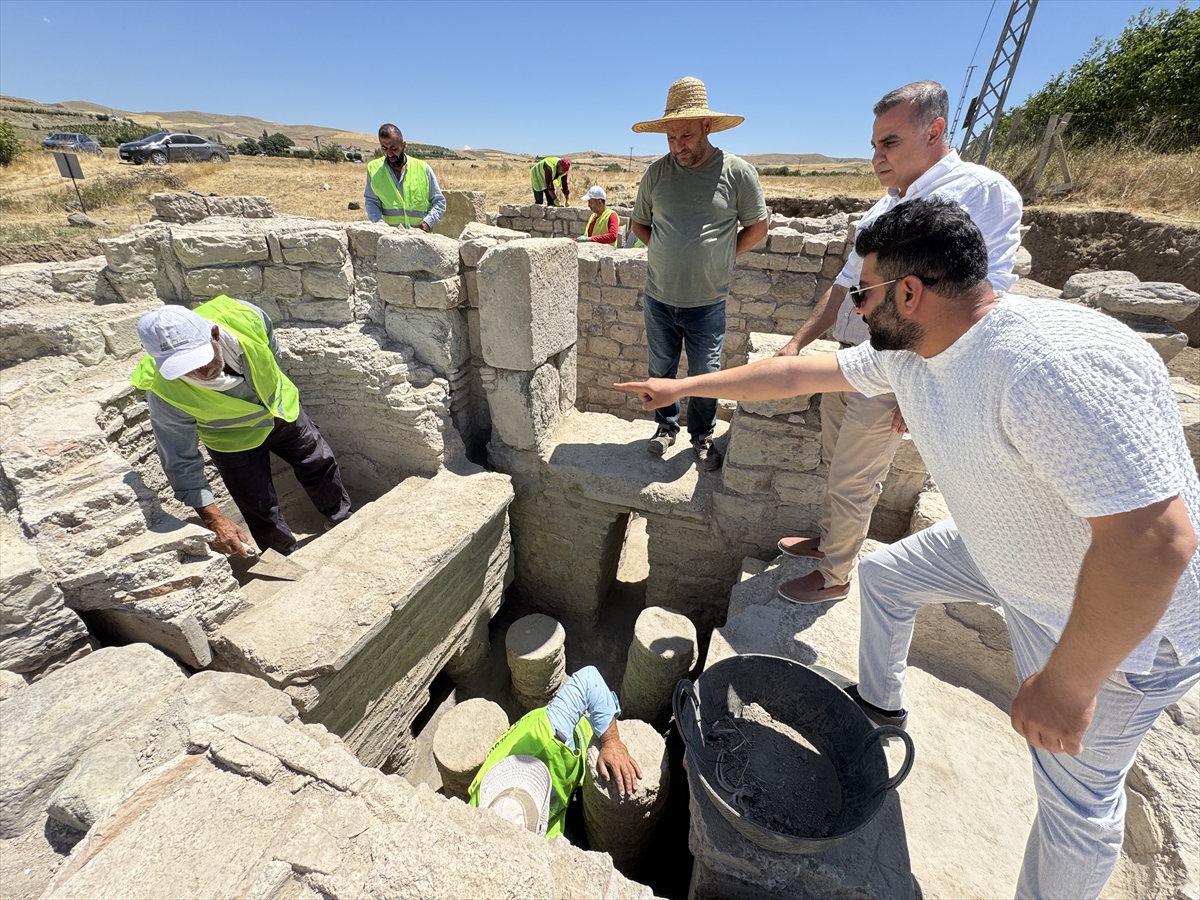 A A 20250714 38555410 38555389 E L A Z I G D A B I R T A R L A D A Y A K L A S I K 1700 Y I L L I K R O M A H A M A M I G U N Y U Z U N E C I K A R I L D I