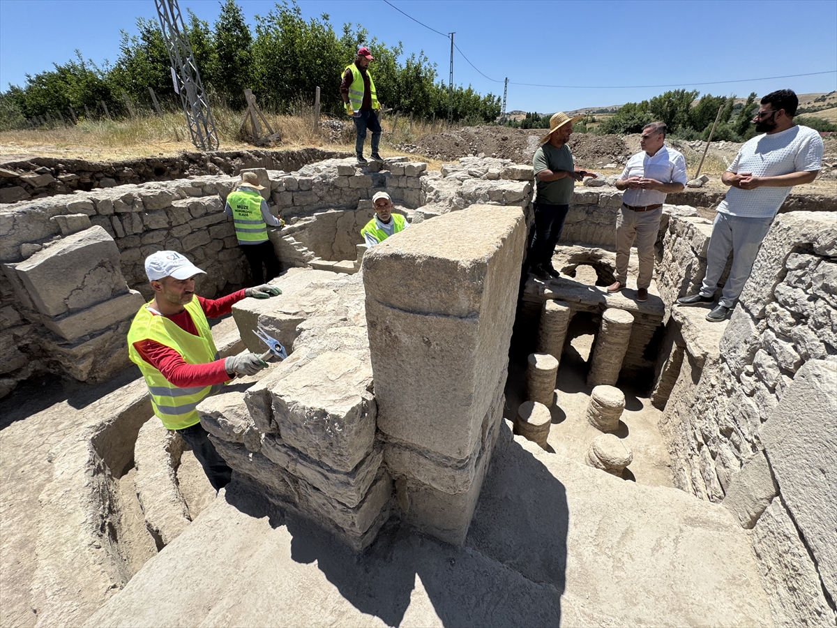 A A 20250714 38555410 38555394 E L A Z I G D A B I R T A R L A D A Y A K L A S I K 1700 Y I L L I K R O M A H A M A M I G U N Y U Z U N E C I K A R I L D I