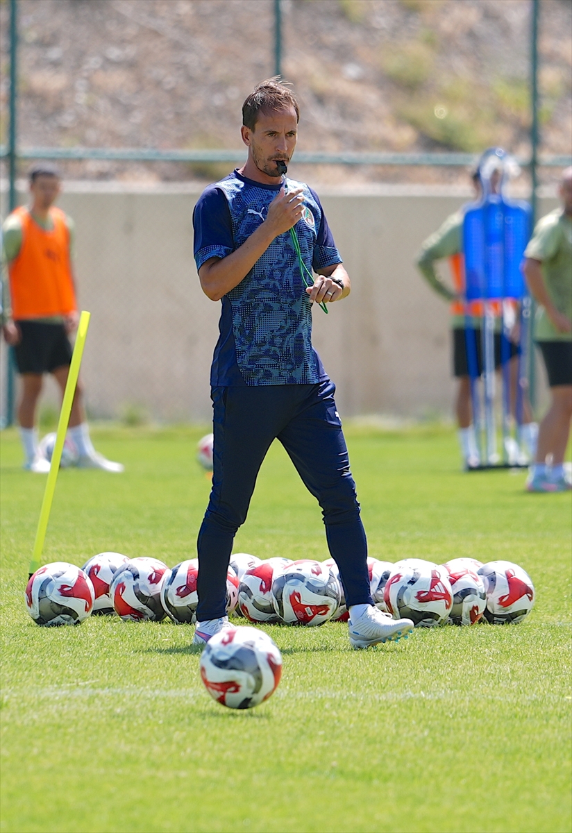 A A 20250717 38584236 38584233 J O A O P E R E I R A D A N T U R K I Y E D E K I F U T B O L O R T A M I N A O V G U