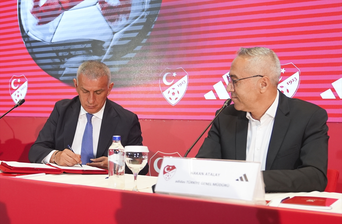 A A 20250721 38617245 38617234 T U R K I Y E P R O F E S Y O N E L F U T B O L L I G L E R I N I N R E S M I F U T B O L T O P U S P O N S O R U A D I D A S O L D U