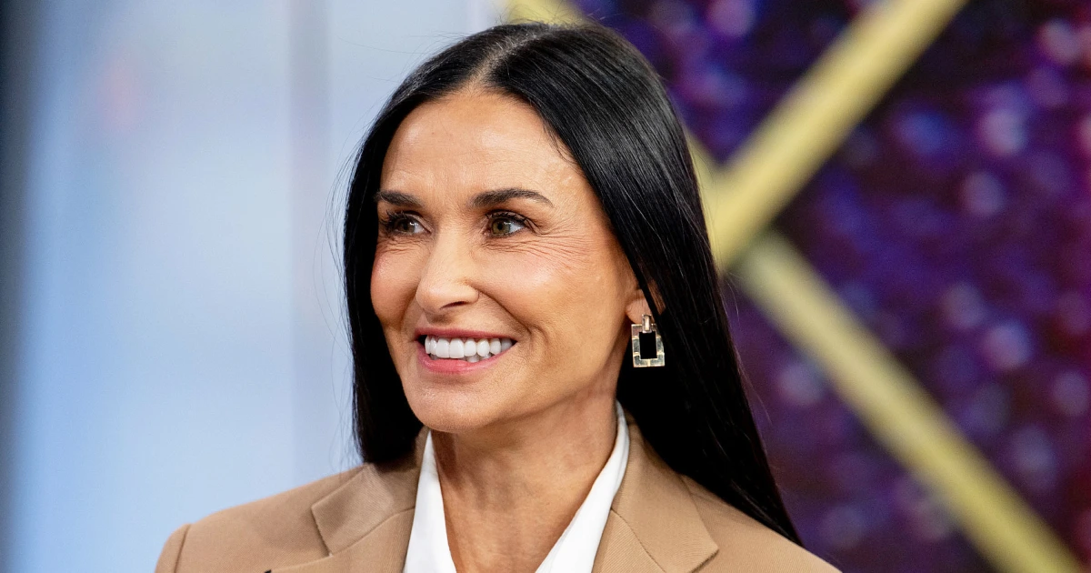 Demi Moore Zz 240909 01 38F4Fb