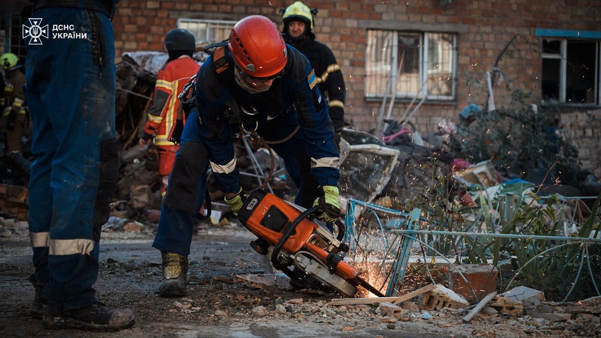 A A 20250828 38943818 38943810 Z E L E N S K I Y R U S O R D U S U N U N K I E V E D U Z E N L E D I G I H A V A S A L D I R I S I N D A 8 K I S I H A Y A T I N I K A Y B E T T I