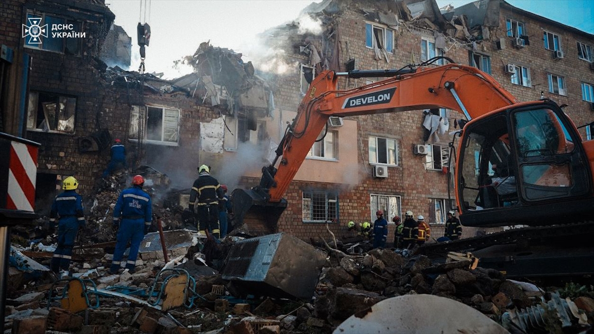 A A 20250828 38943818 38943816 Z E L E N S K I Y R U S O R D U S U N U N K I E V E D U Z E N L E D I G I H A V A S A L D I R I S I N D A 8 K I S I H A Y A T I N I K A Y B E T T I