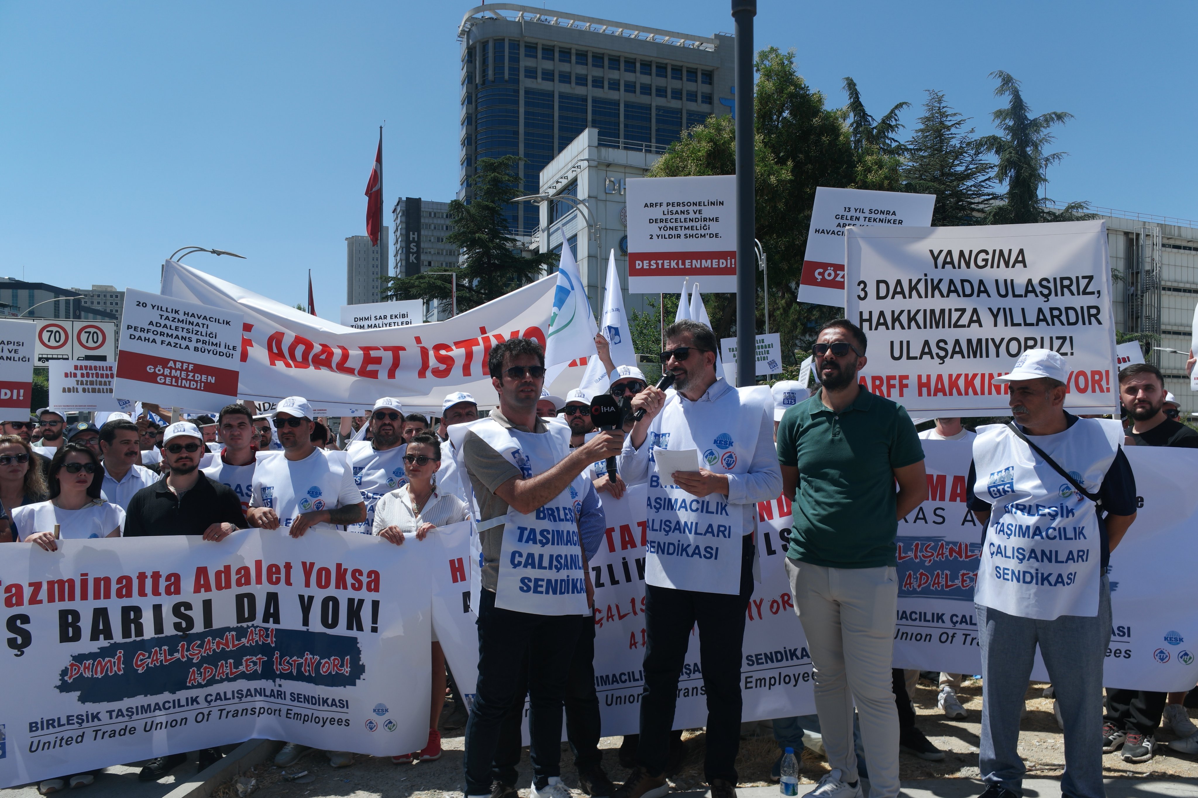 Gy E32Xk X U A A38 L J