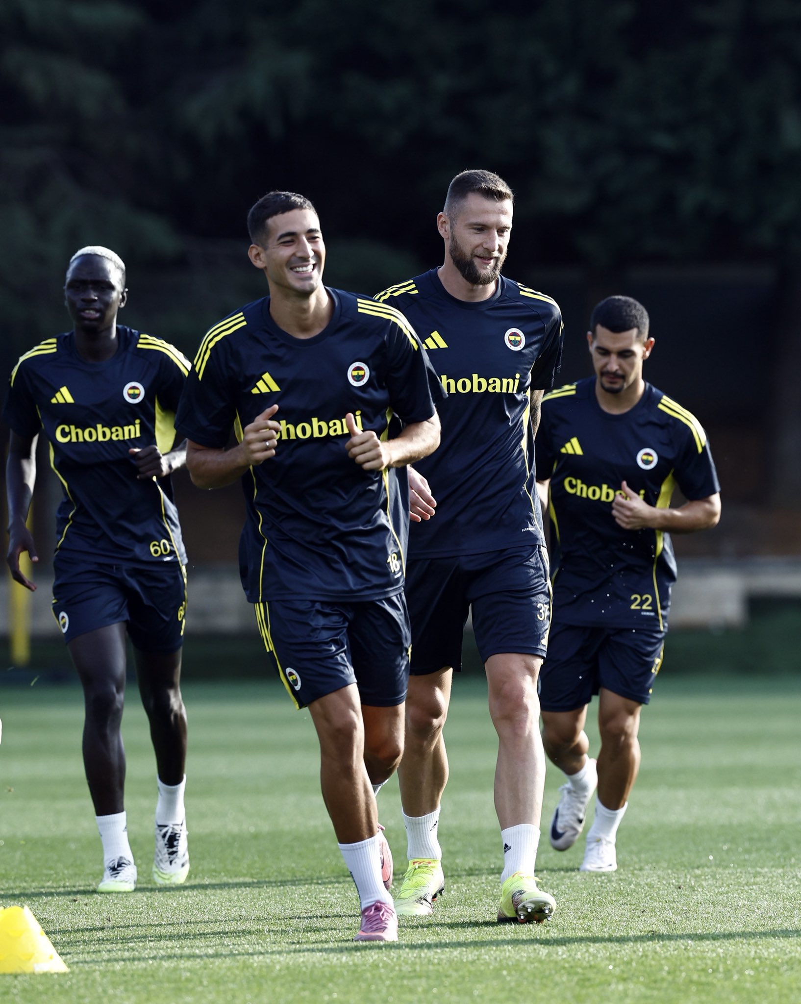 Gyuvs R M X I A Ajr T7