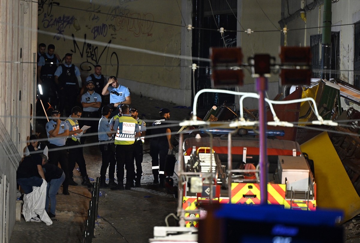 A A 20250903 39014006 39013990 P O R T E K I Z D E T R A M V A Y I N R A Y D A N C I K T I G I K A Z A D A 15 K I S I O L D U 18 K I S I Y A R A L A N D I