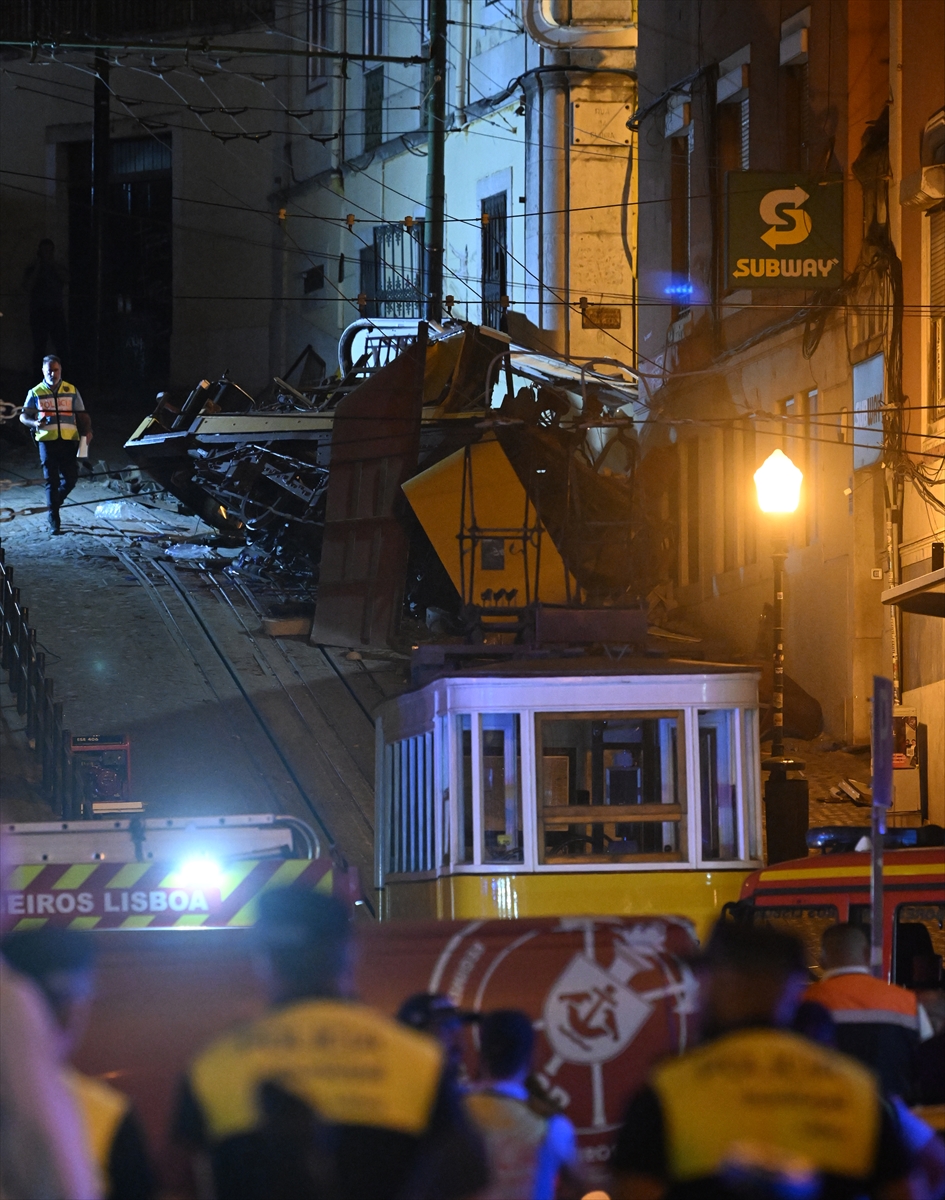 A A 20250903 39014006 39013991 P O R T E K I Z D E T R A M V A Y I N R A Y D A N C I K T I G I K A Z A D A 15 K I S I O L D U 18 K I S I Y A R A L A N D I