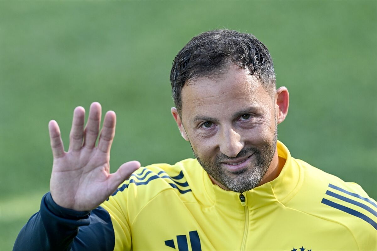 Tedesco Fenerbahçe A A 20250910 39076513 39076486 F E N E R B A H C E T R A B Z O N S P O R M A C I N I N H A Z I R L I K L A R I N I S U R D U R D U