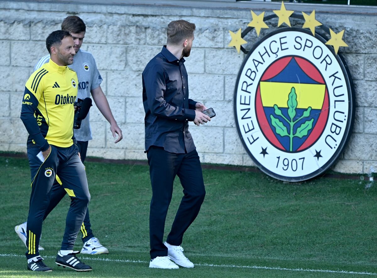 Tedesco Fenerbahçe A A 20250910 39076513 39076492 F E N E R B A H C E T R A B Z O N S P O R M A C I N I N H A Z I R L I K L A R I N I S U R D U R D U
