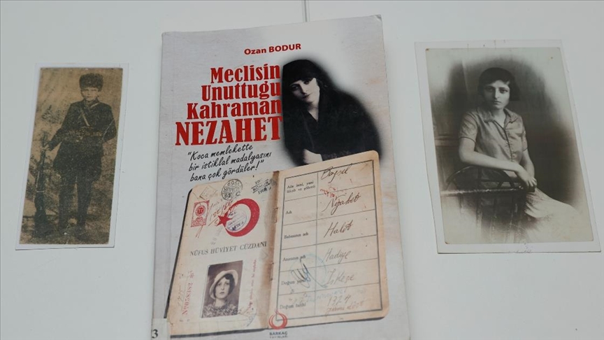 Thumbs B C 330985A06562D09E571Ff4B824447A7A