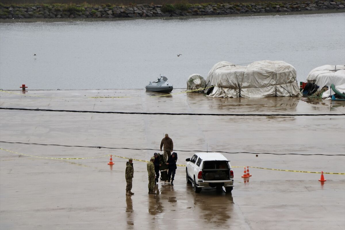 Trabzon'da Balıkçılar Tarafından Insansız Deniz Aracı Bulunduaa 20250930 39267621 39267619 Trabzonda Balikcilar Tarafindan Insansiz Deniz Araci Bulundu