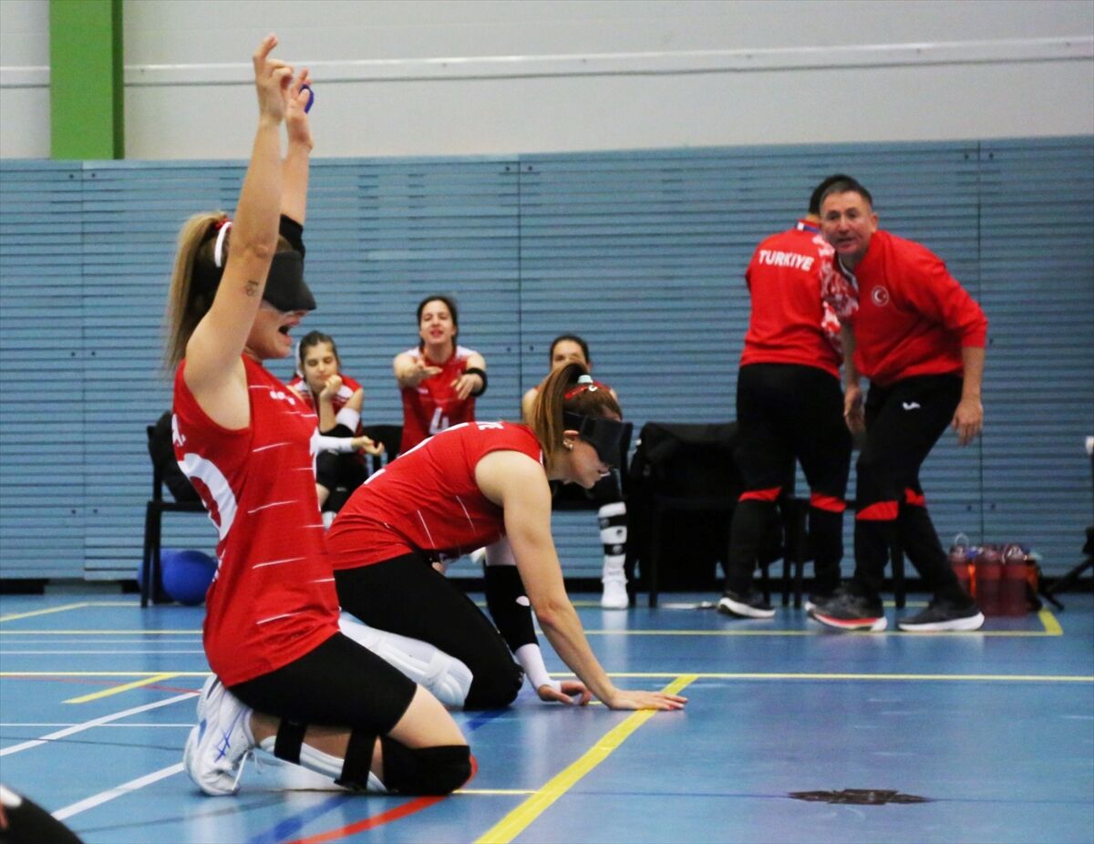 A A 20251004 39307077 39307076 K A D I N M I L L I T A K I M I A V R U P A G O L B O L S A M P I Y O N A S I N D A Y A R I F I N A L E Y U K S E L D I